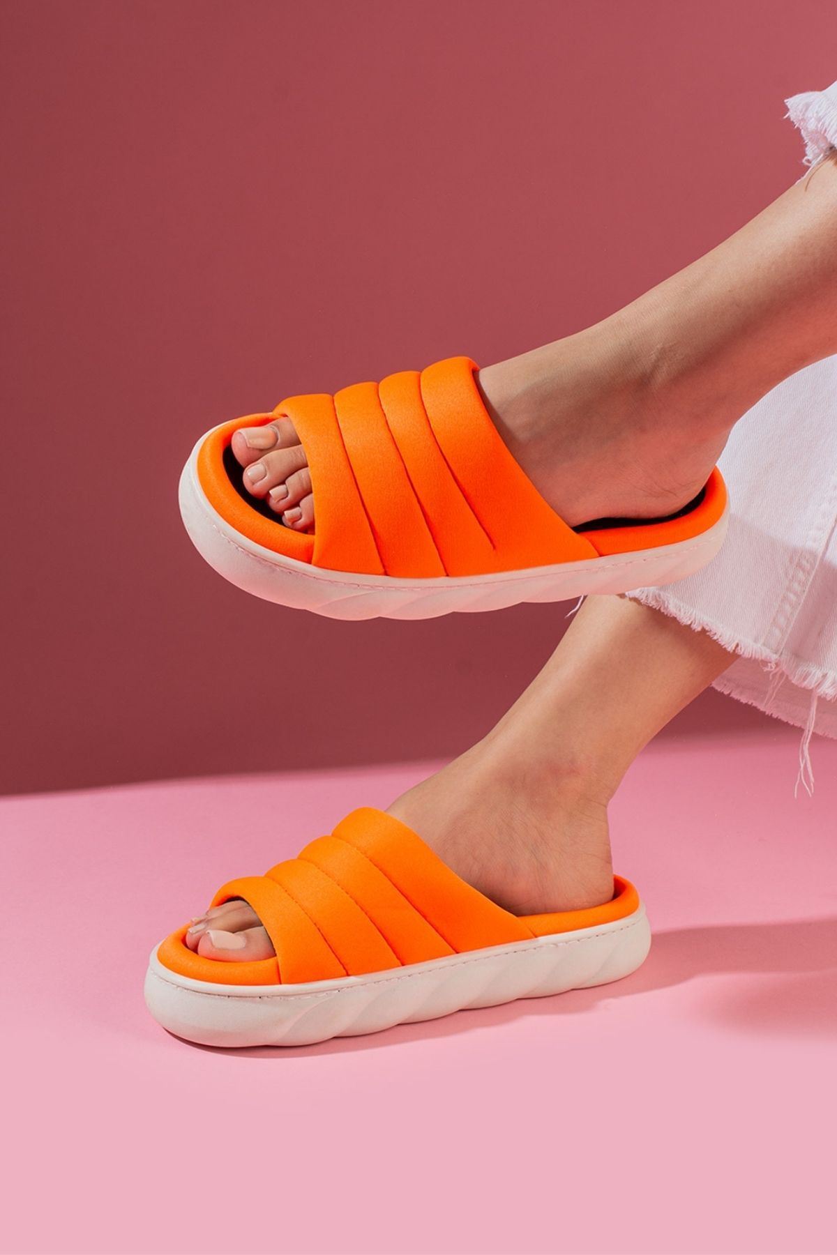 Avenza Turuncu İçi Siyah Ultra Hafif Bulut Tabanlı Dolgu Bantlı Terlik