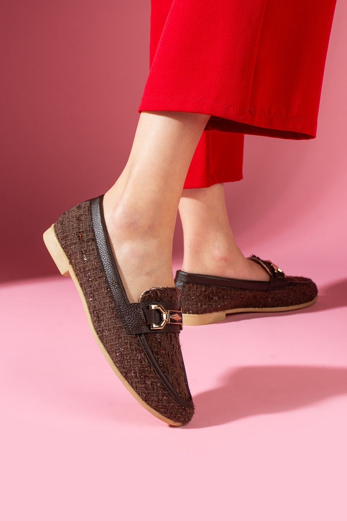 Cassia Kahverengi Simli Kumaş Gold Zincir Aksesuarlı Loafer Babet