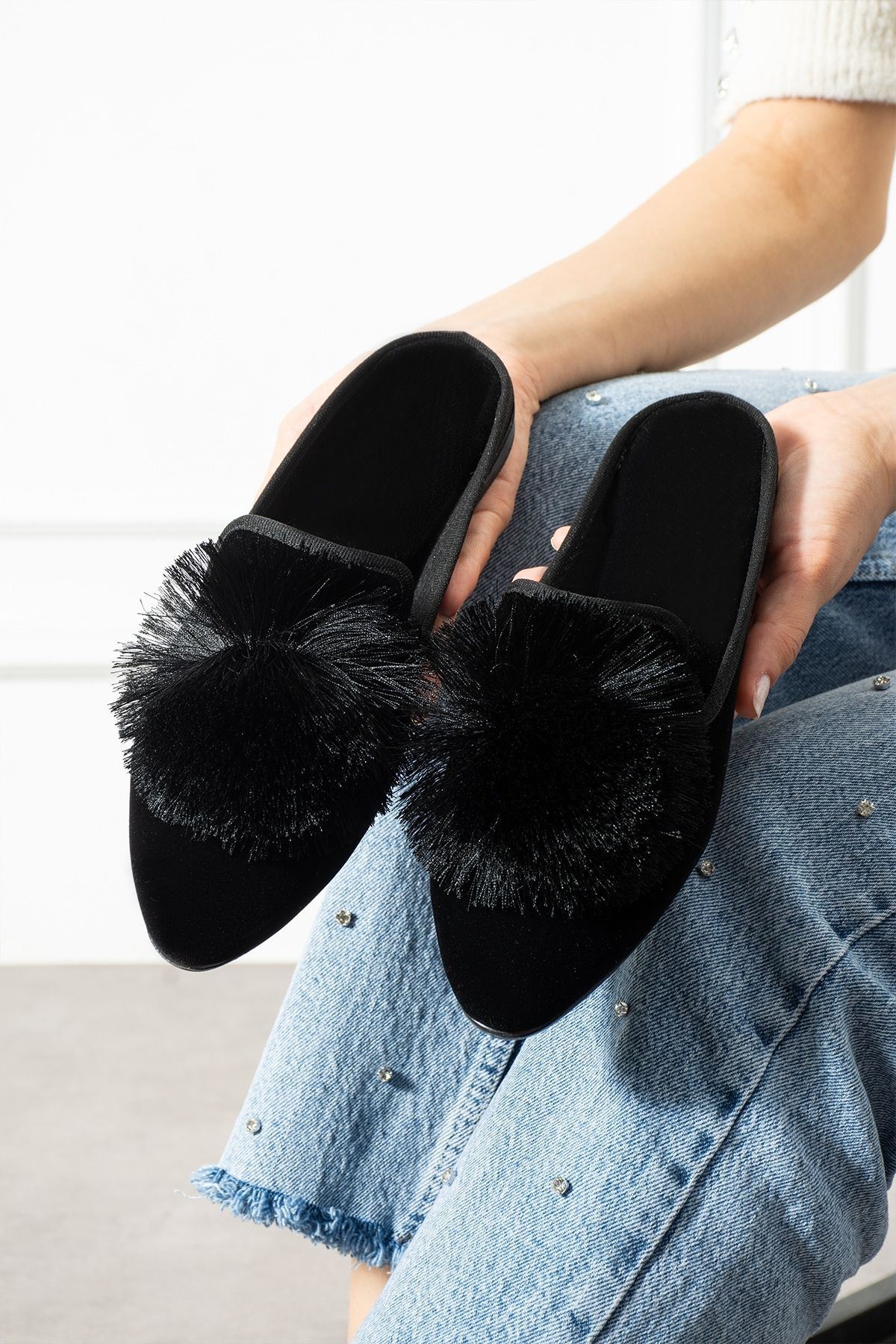 Zuno Siyah Ponponlu Kadife Dokulu Elegant Nişan Çeyiz Bohça Misafir Ev Terliği