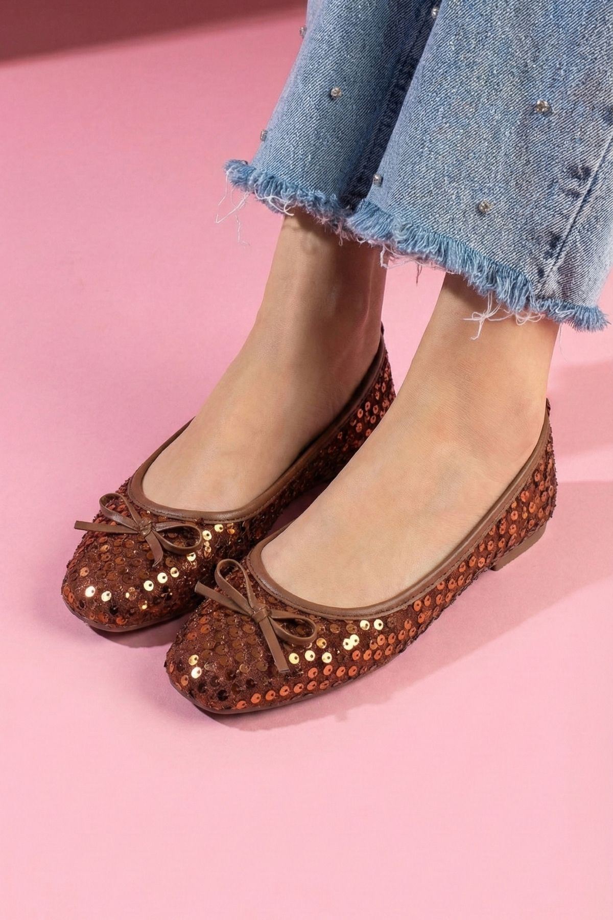 Lucent Taba Pullu Payetli Fiyonk Detaylı Babet