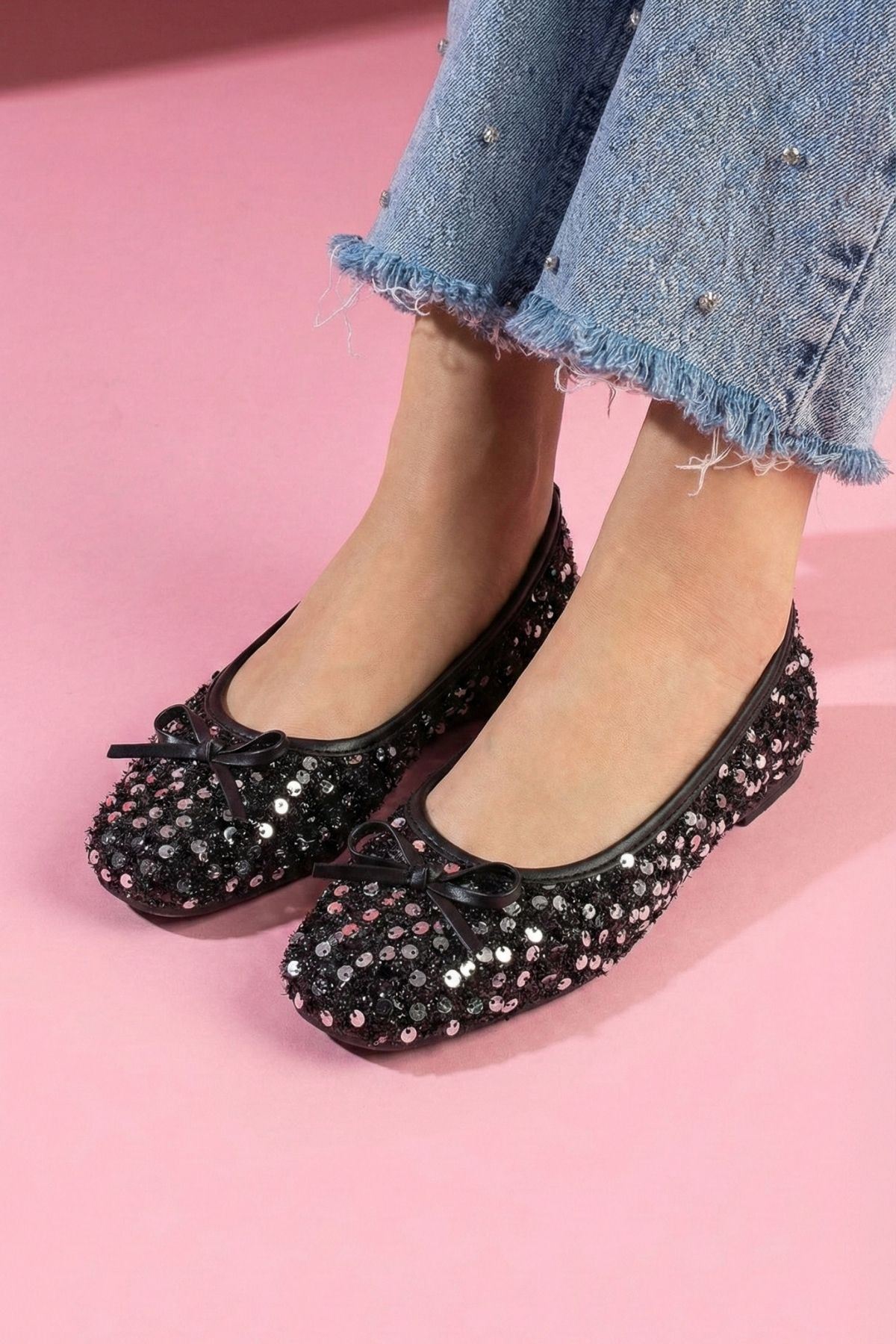 Lucent Siyah Gümüş Pullu Payetli Fiyonk Detaylı Babet