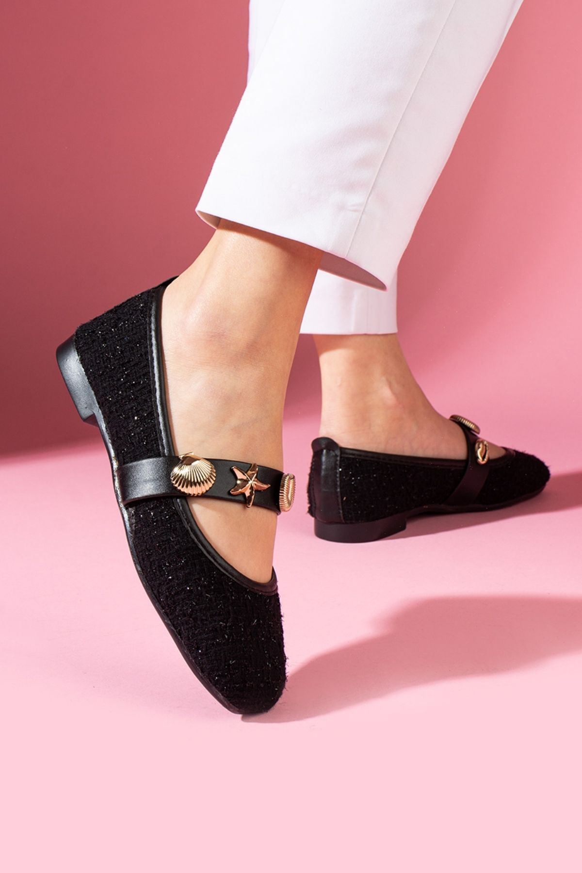 Veneta Siyah Simli Kumaş Deniz Kabuğu Yıldız Aksesuar Bantlı Babet