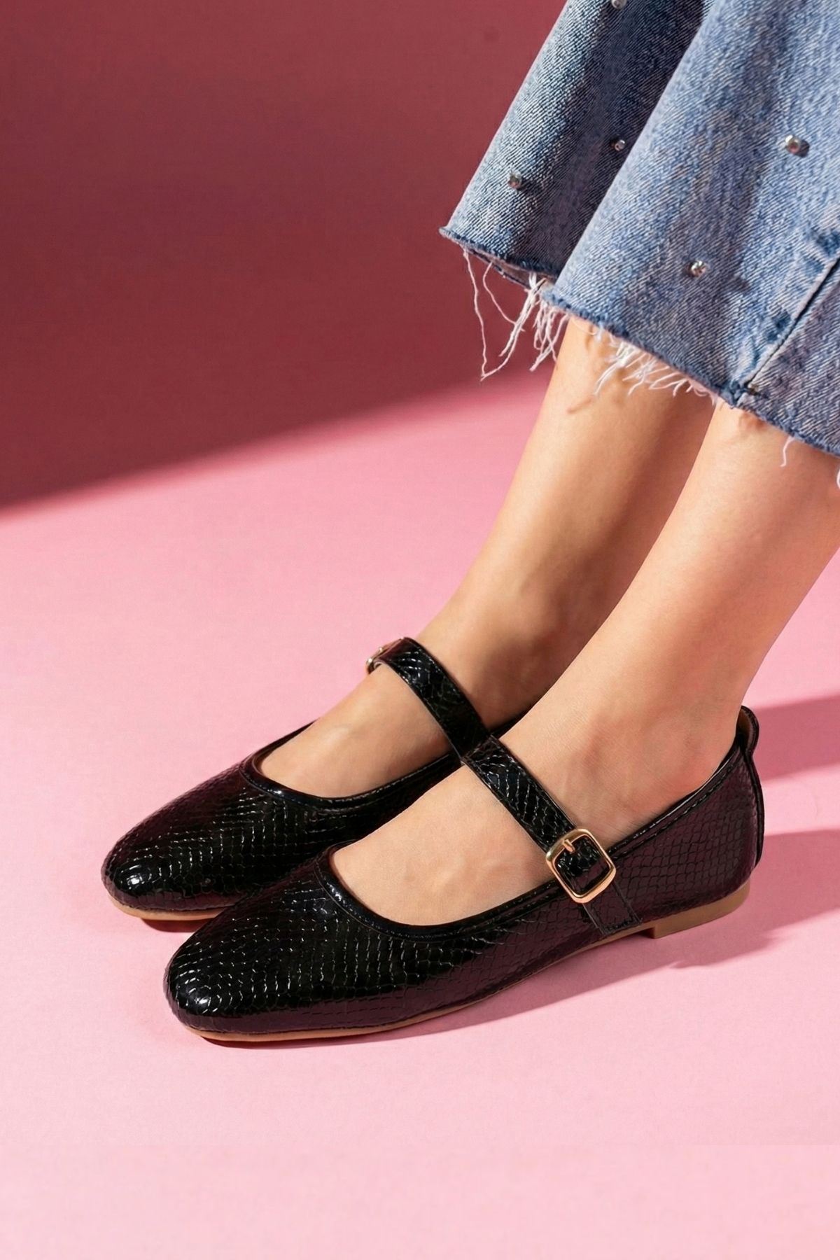 Dorata Siyah Renk Yılan Derisi Motifli Kemerli Babet