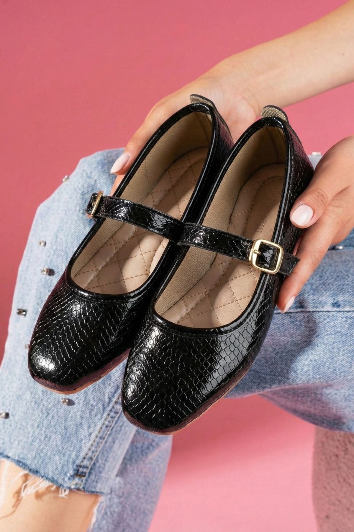 Dorata Siyah Renk Yılan Derisi Motifli Kemerli Babet