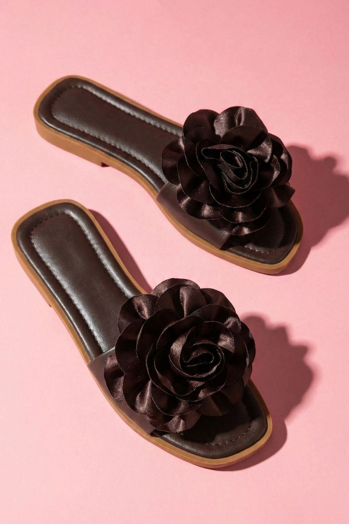 Vedora Kahverengi Kumaş Gül Aksesuarlı Terlik