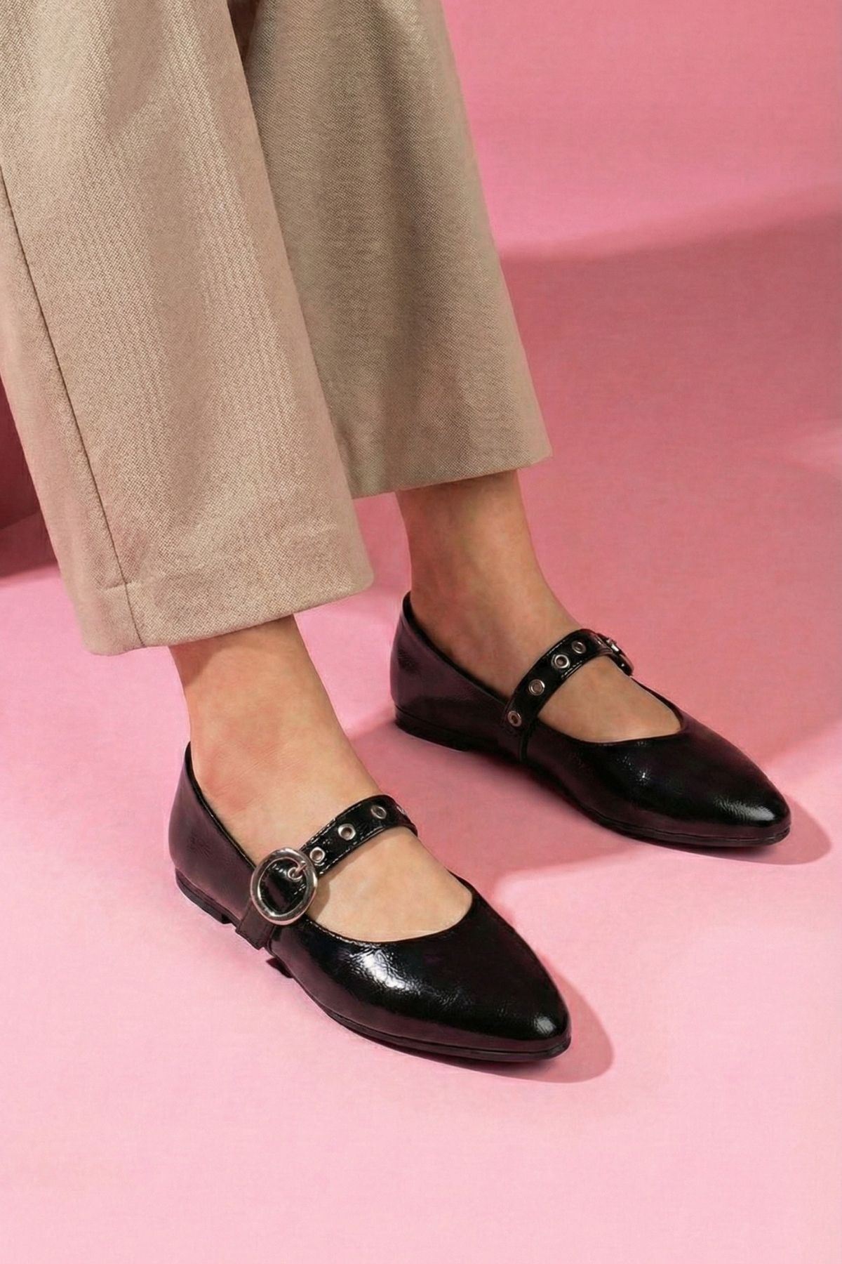 Allegra Siyah Cilt Nikel Halka Tokalı Kemer Bantlı Babet