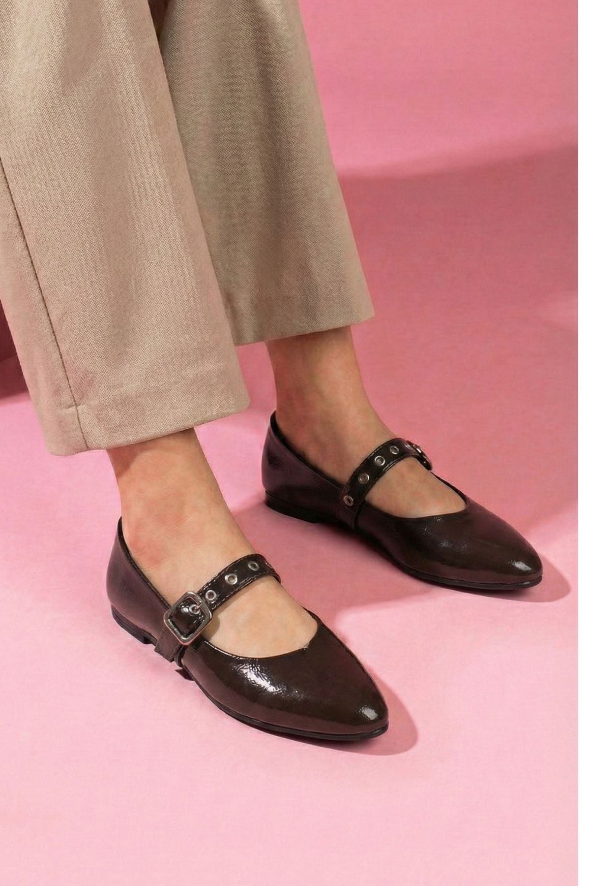 Allegra Kahverengi Kırışık Rugan Nikel Halka Tokalı Kemer Bantlı Babet