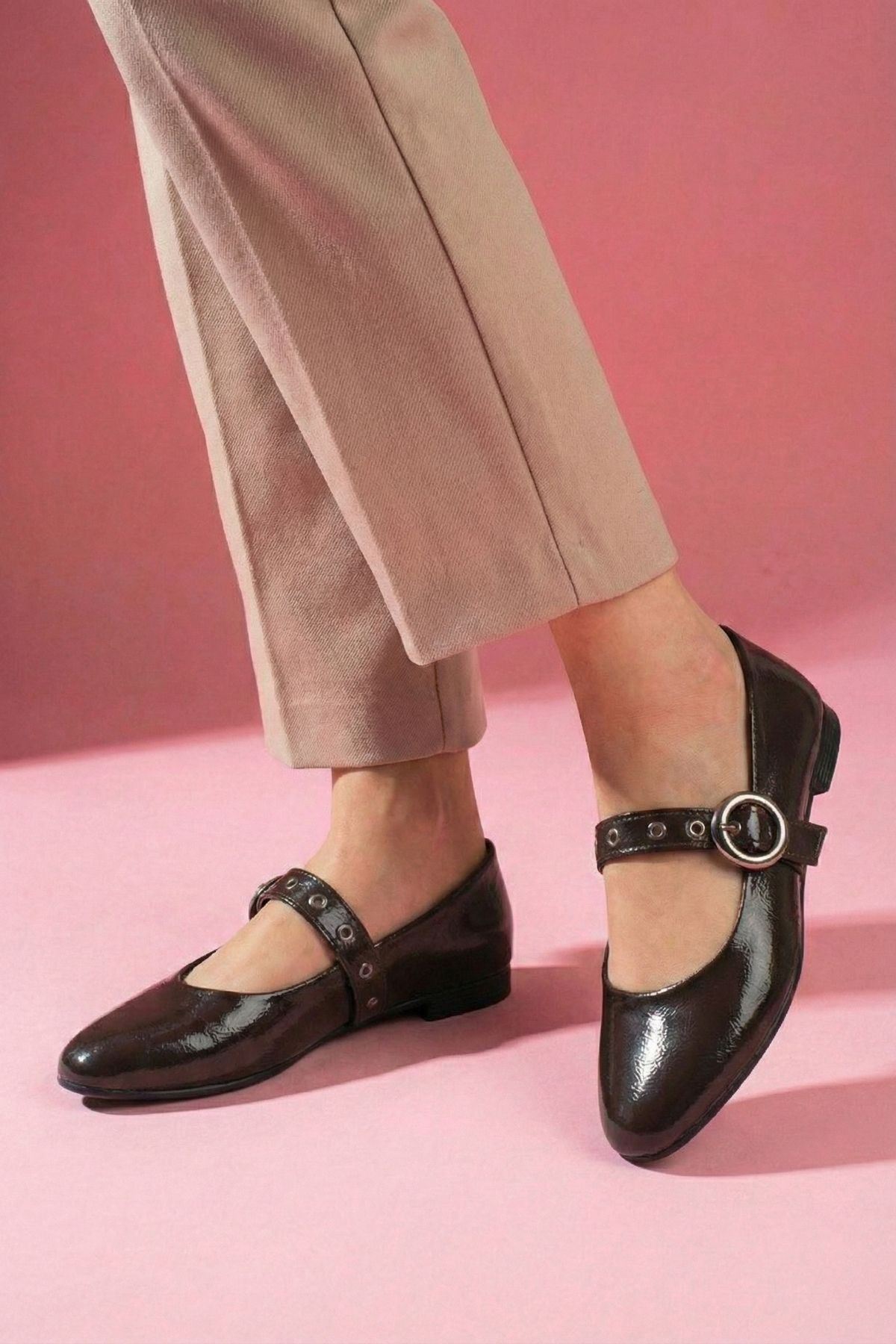 Allegra Kahverengi Cilt Nikel Halka Tokalı Kemer Bantlı Babet