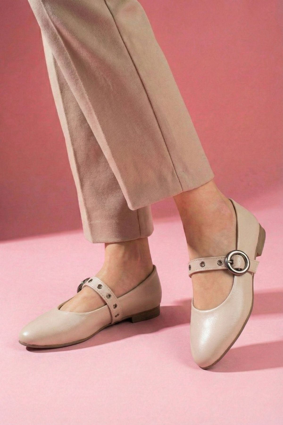 Allegra Bej Kırışık Rugan Nikel Halka Tokalı Kemer Bantlı Babet