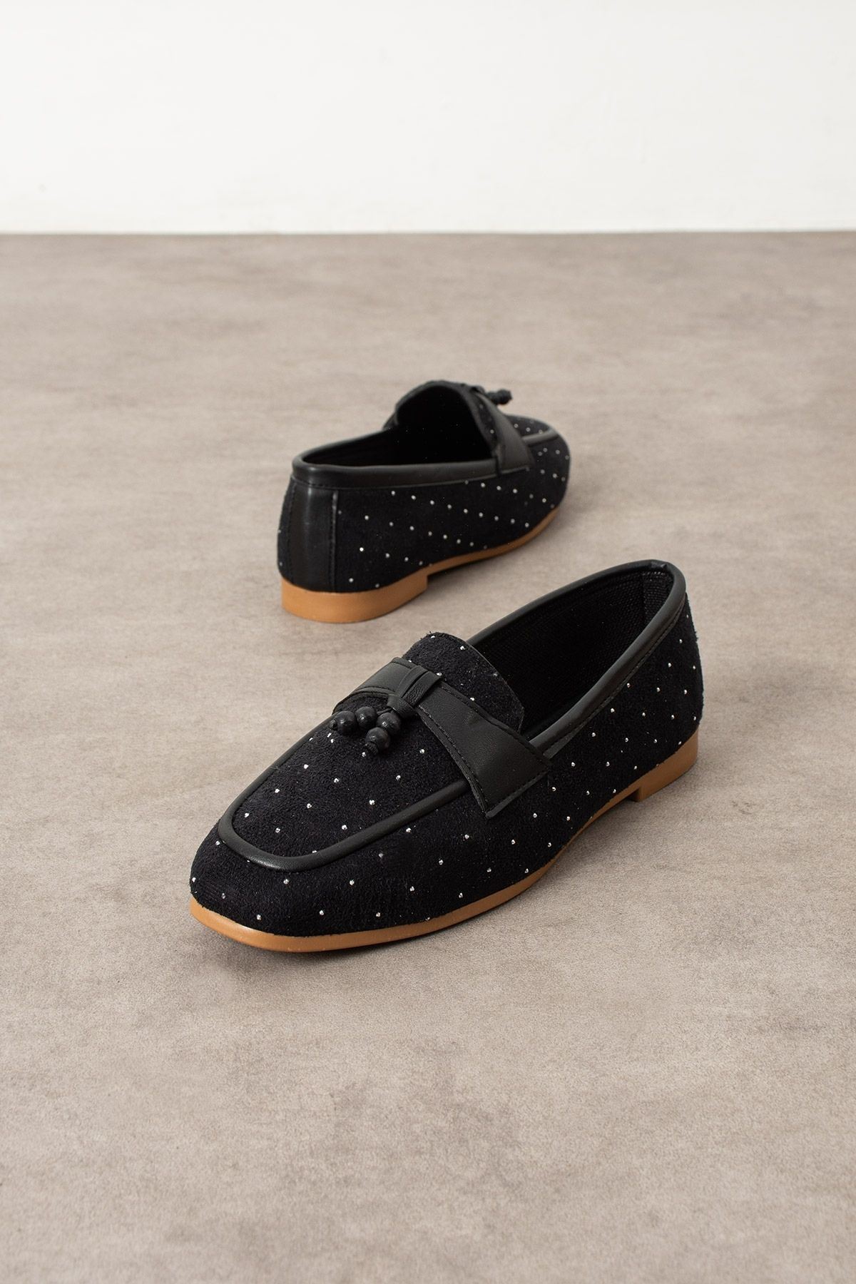 Padova Siyah Mini Taşlı Püsküllü Ahşap Boncuk Detaylı Loafer Babet Günlük Ayakkabı