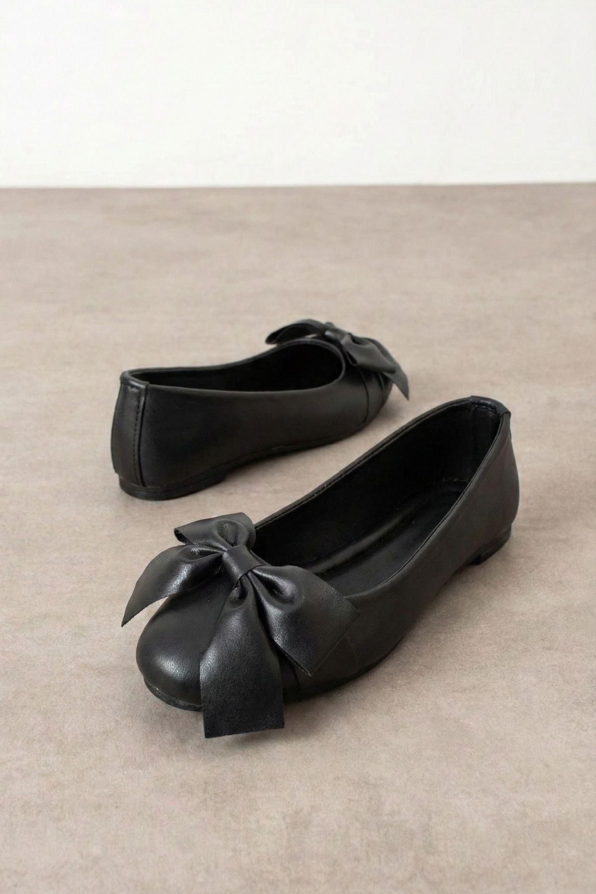 Biella Siyah Cilt Büyük Fiyonklu Babet