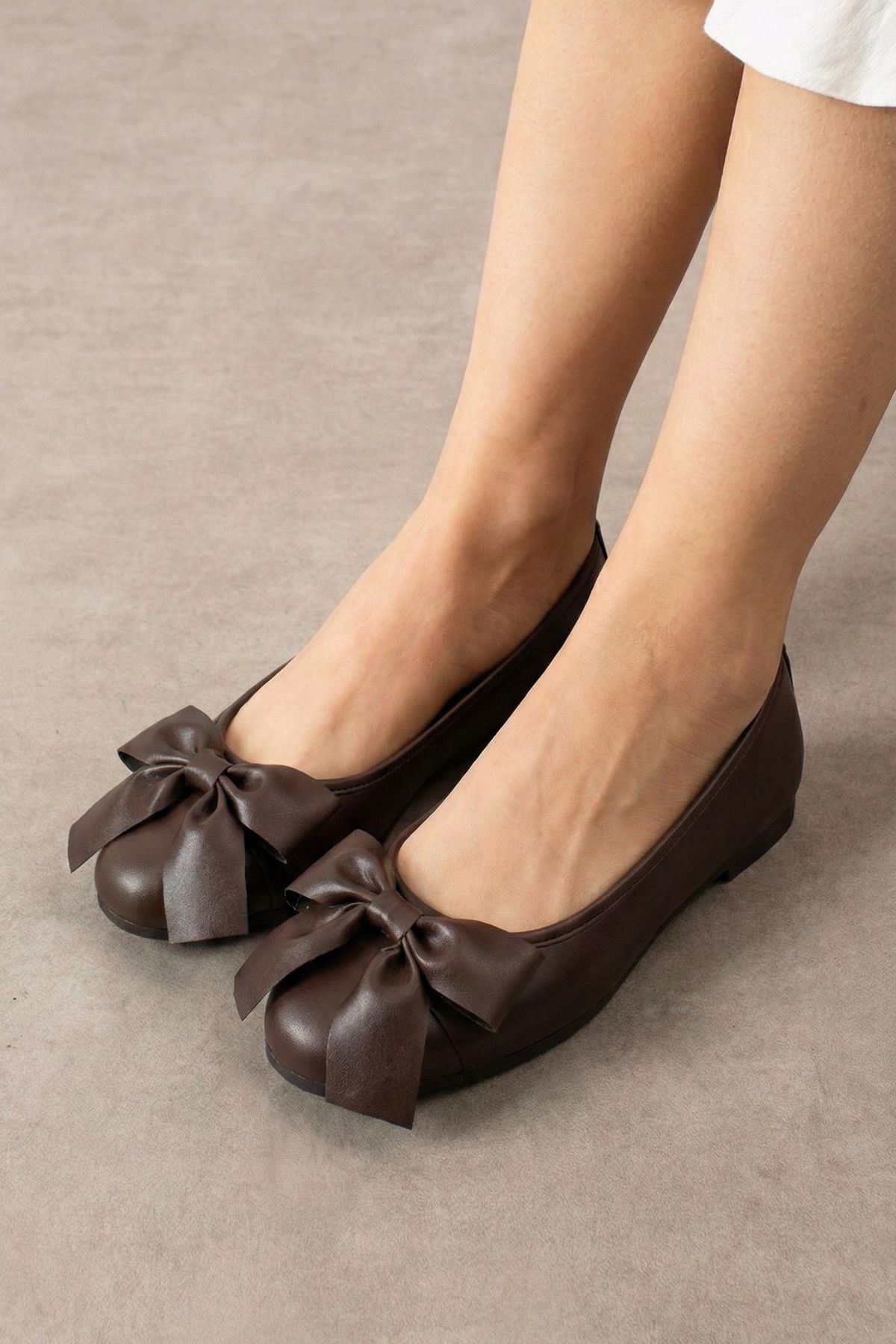 Biella Kahverengi Cilt Büyük Fiyonklu Babet