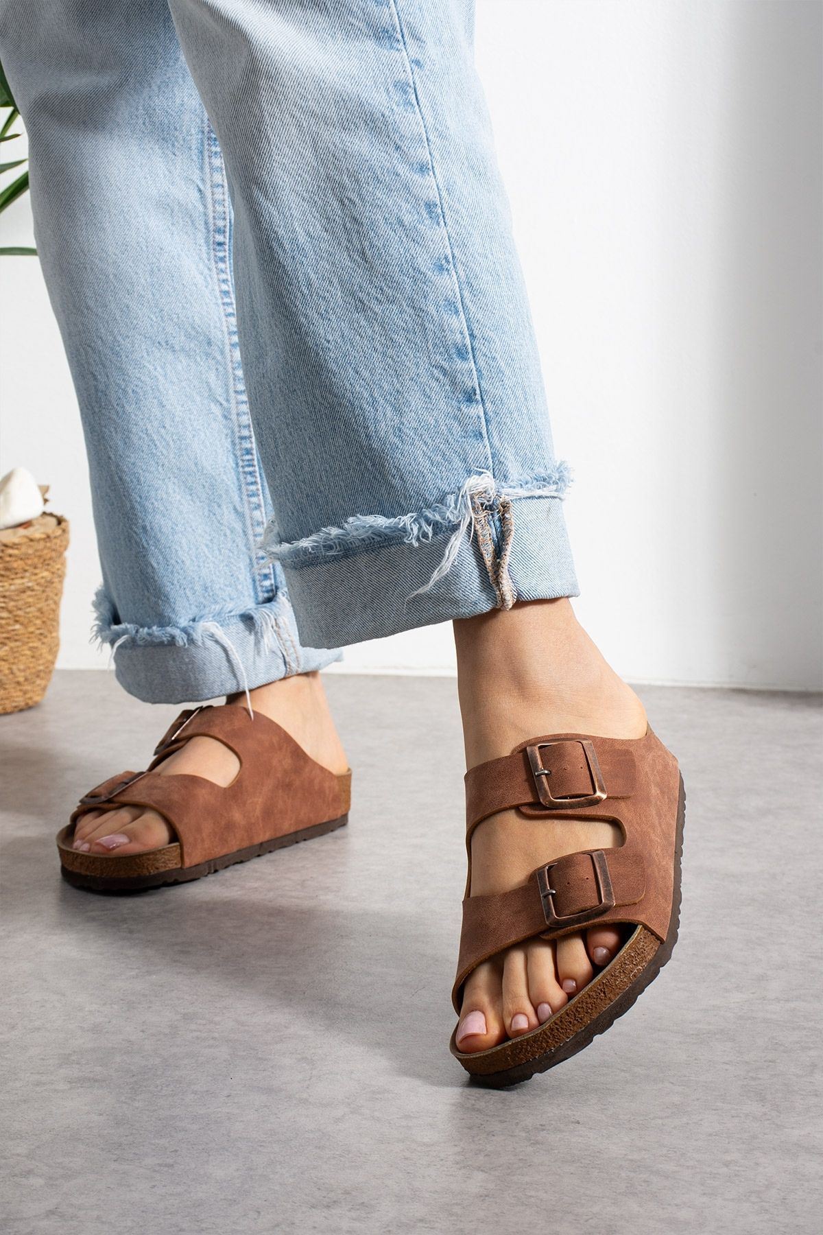 Arona Taba Nubuk Çift Bantlı Ortopedik Mantar Taban Premium Terlik