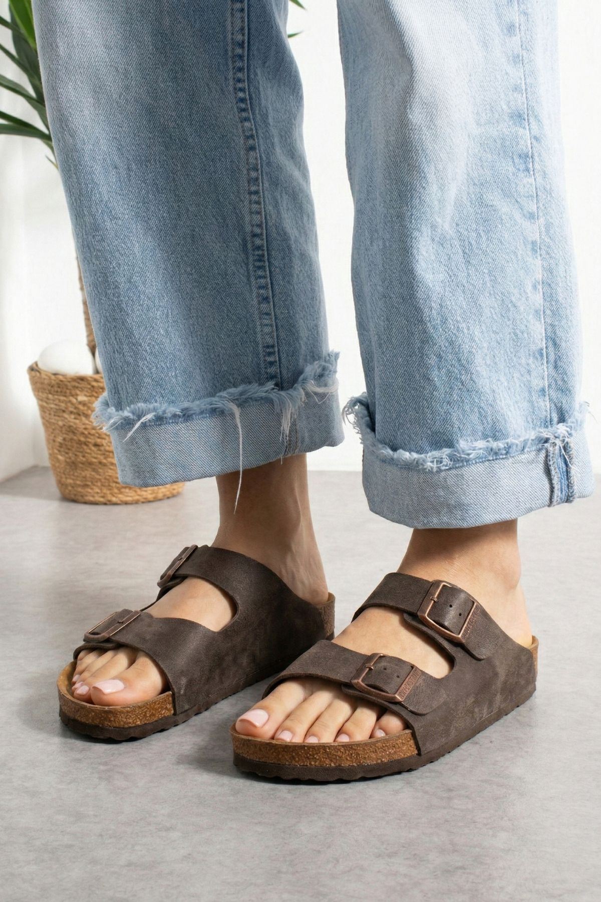 Arona Kahverengi Nubuk Çift Bantlı Ortopedik Mantar Taban Premium Terlik
