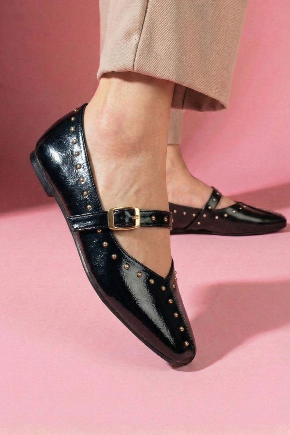 Castana Siyah Cilt Metal Mini Troklu Gold Tokalı Tek Bant Babet