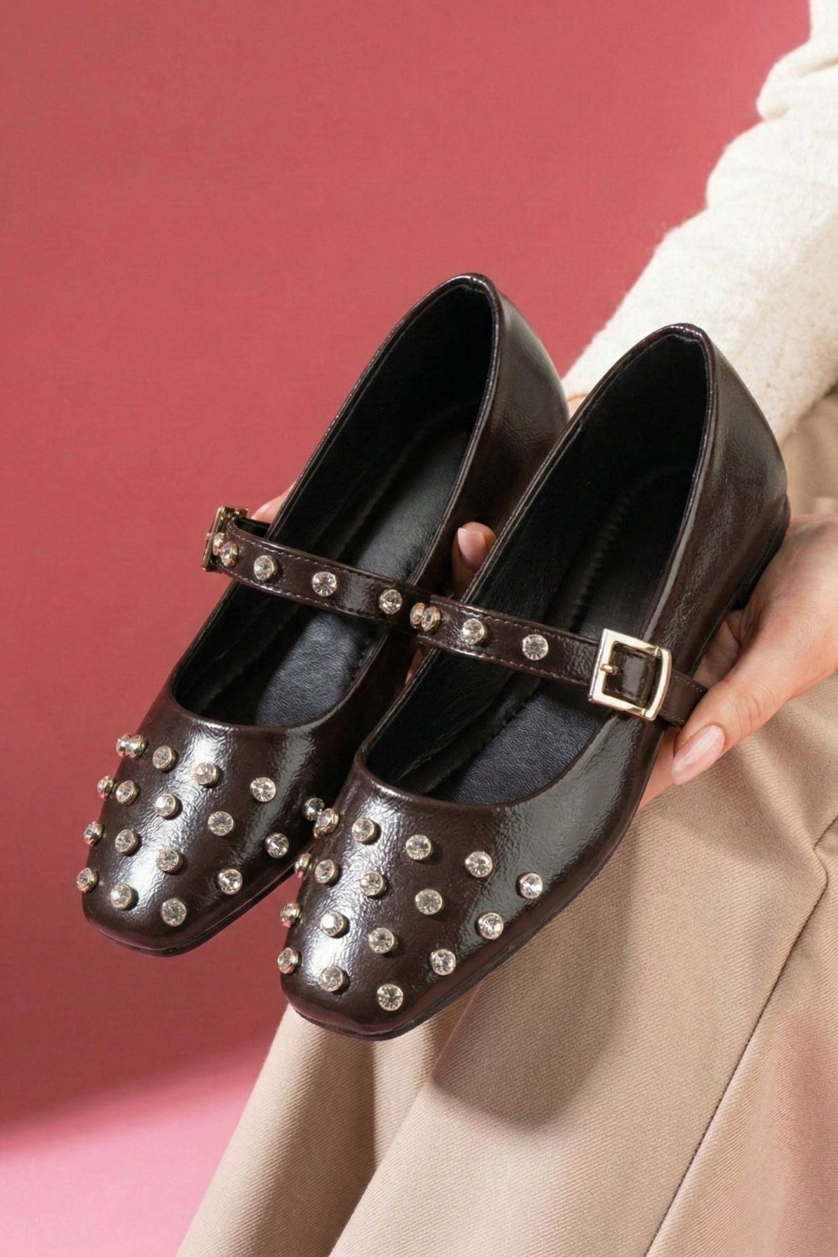 Brilla Kahverengi Kırışık Rugan Kristal Zımba Taşlı Kemer Bantlı Premium Babet