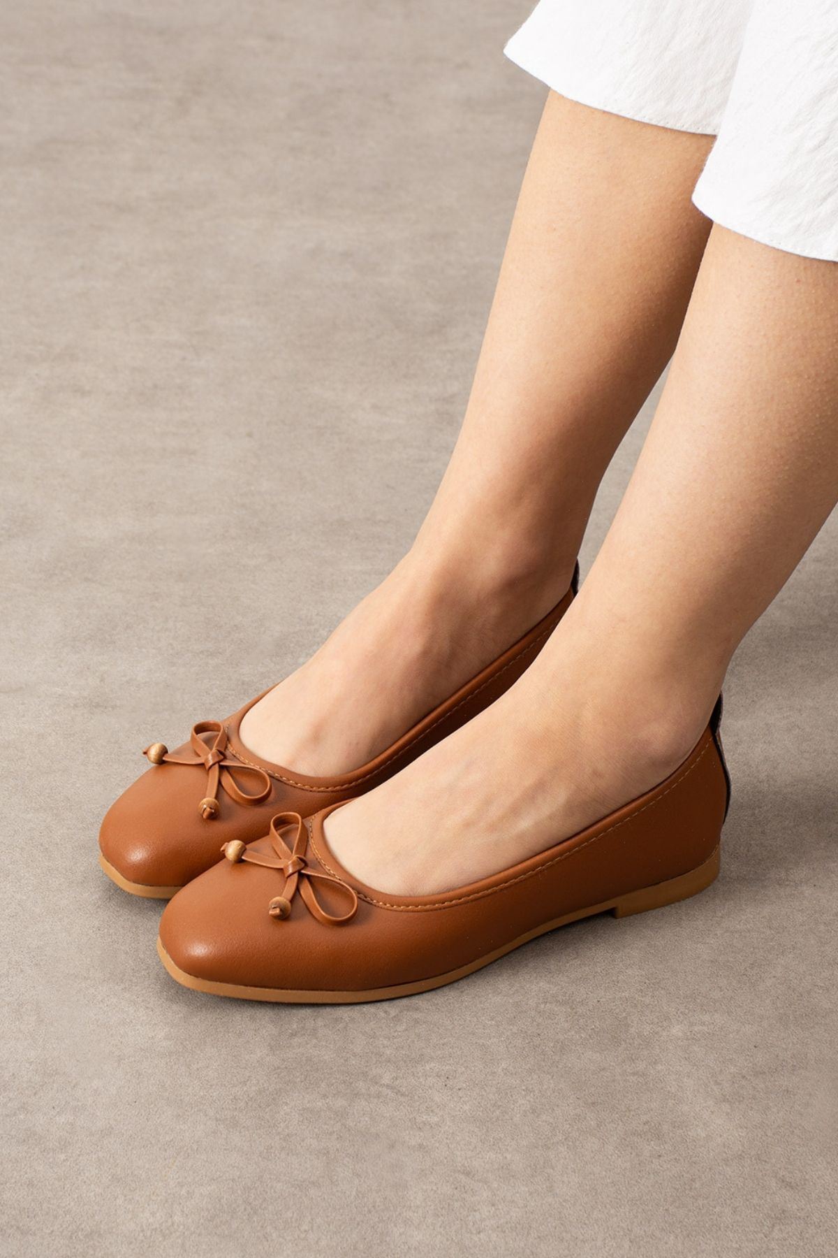 Fiora Taba Cilt Fiyonklu Ahşap Boncuk Detaylı Babet