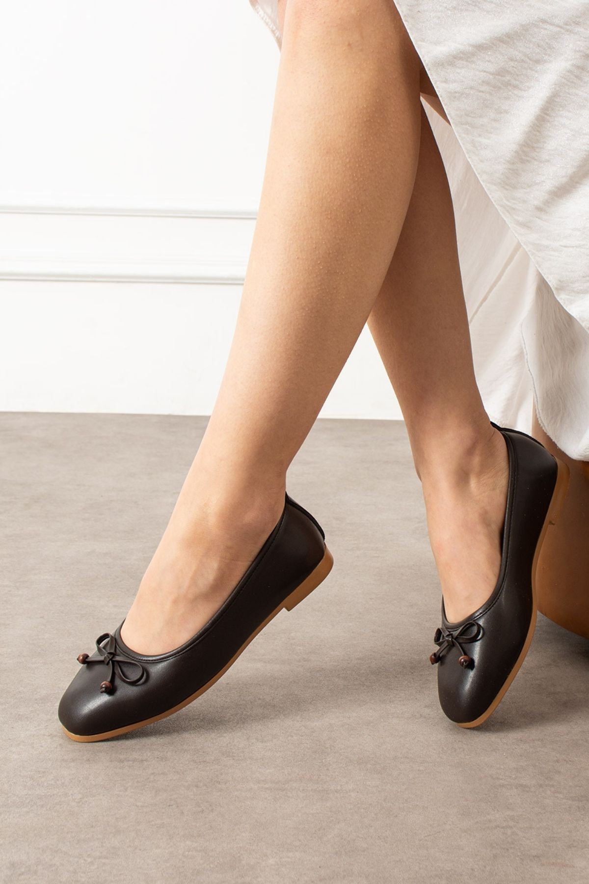 Fiora Kahverengi Cilt Fiyonklu Ahşap Boncuk Detaylı Babet