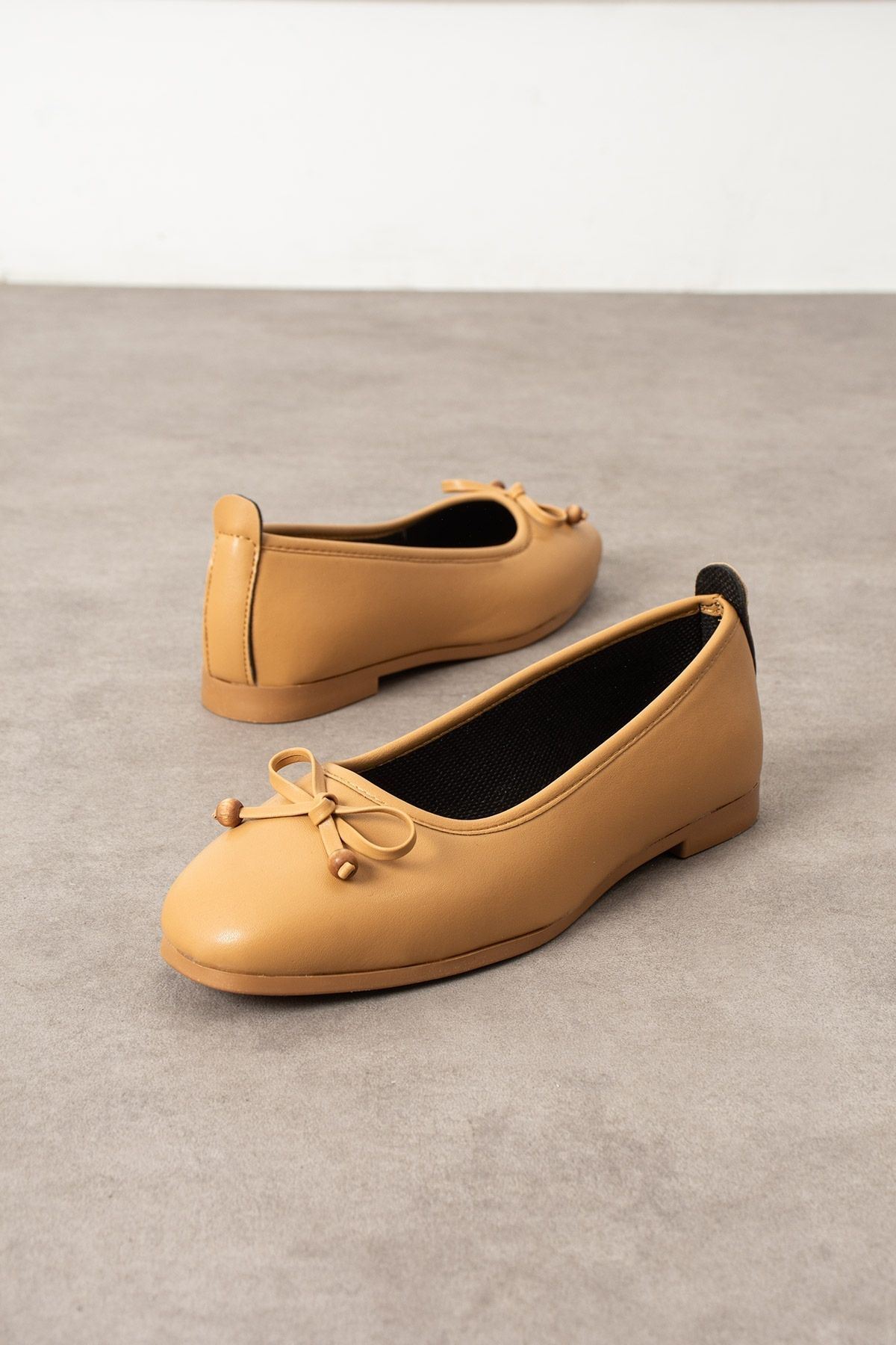 Fiora Vizon Cilt Fiyonklu Ahşap Boncuk Detaylı Babet