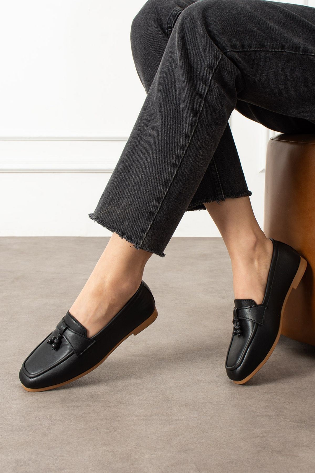 Padova Siyah Cilt Püsküllü Ahşap Boncuk Detaylı Loafer Babet Günlük Ayakkabı