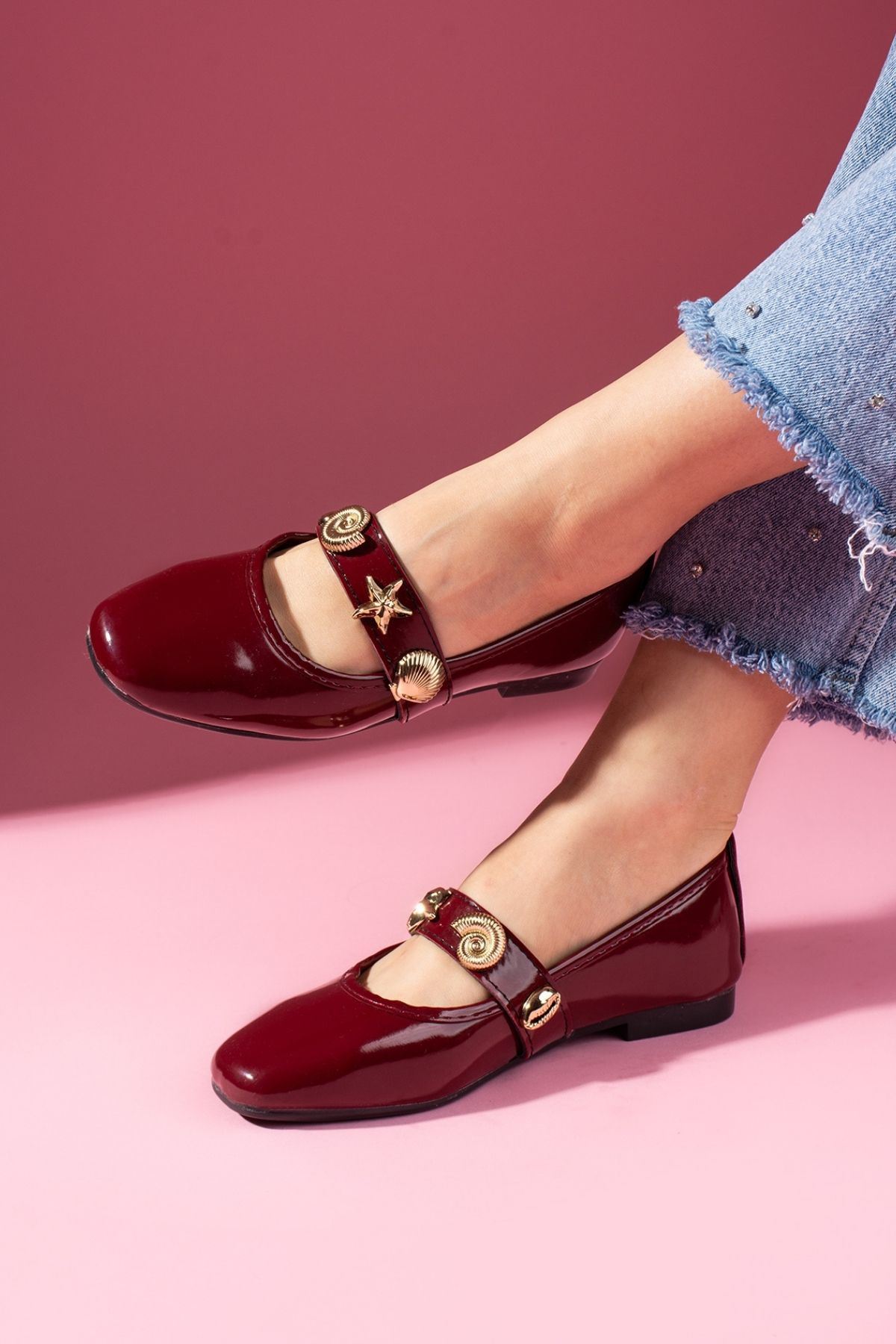 Marina Bordo Rugan Deniz Kabuğu Yıldız Aksesuar Bantlı Babet