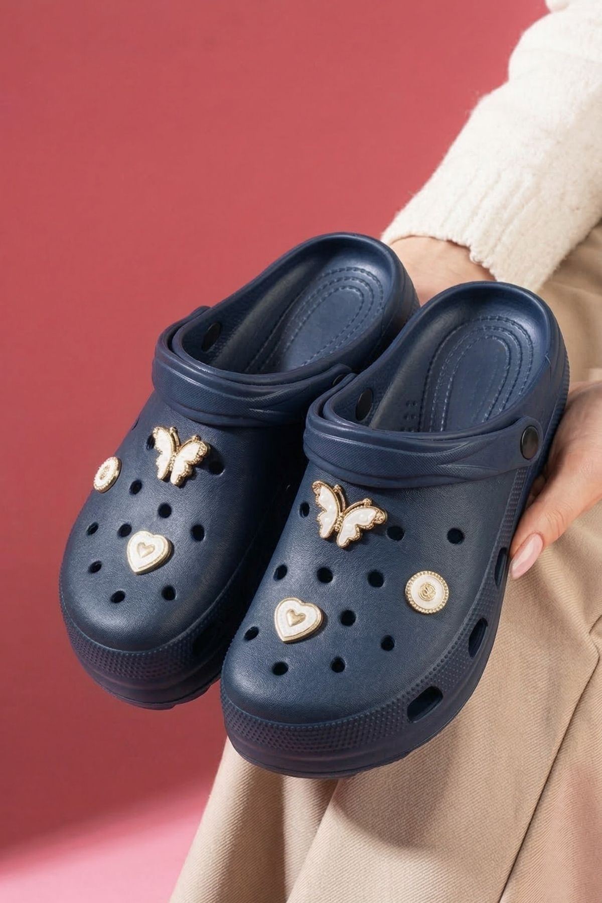 Ronda Lacivert Kelebek Kalp Aksesuarlı Delikli Önü Kapalı Islak Zemin Terlik ve Sandalet