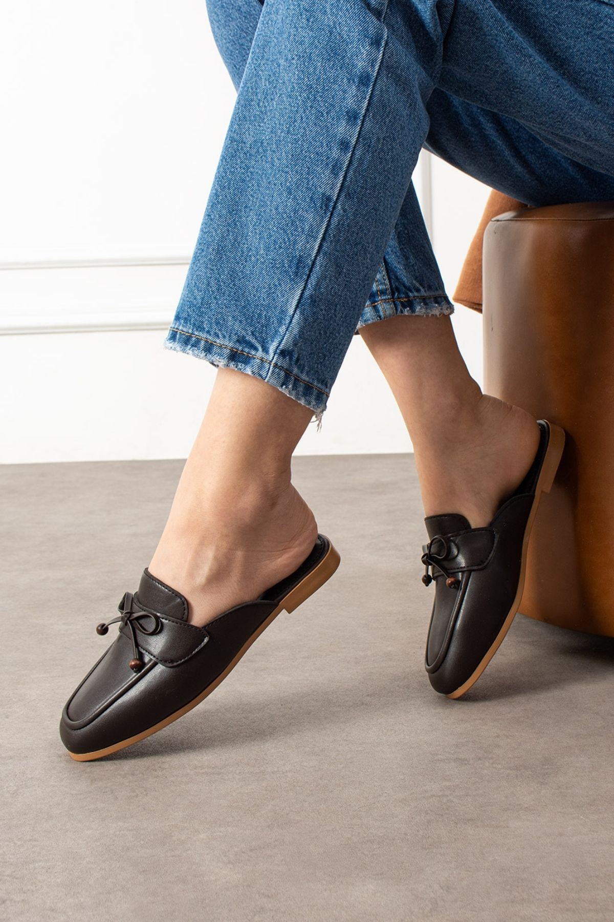 Piera Kahverengi Cilt Fiyonklu Ahşap Boncuk Detaylı Önü Kapalı Terlik