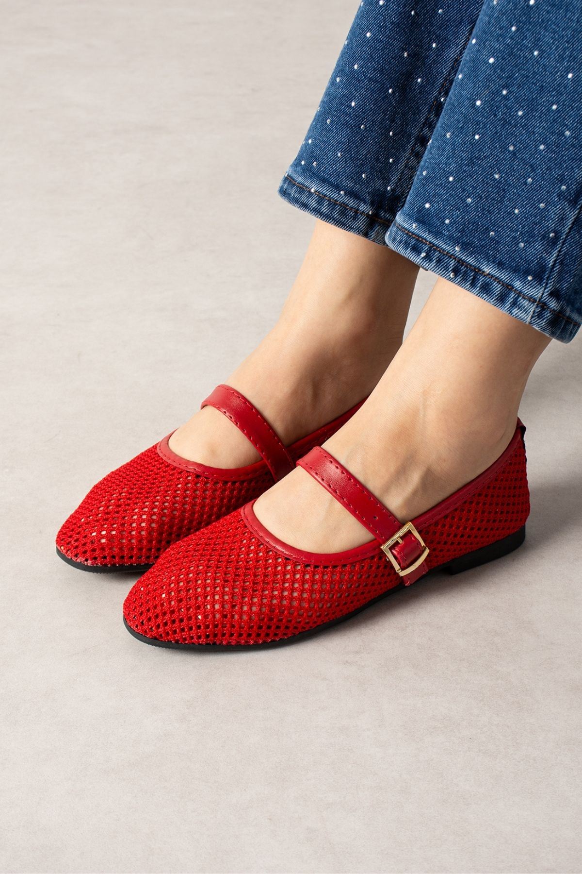 Avila Kırmızı Fileli Gold Tokalı Kemer Bantlı Babet