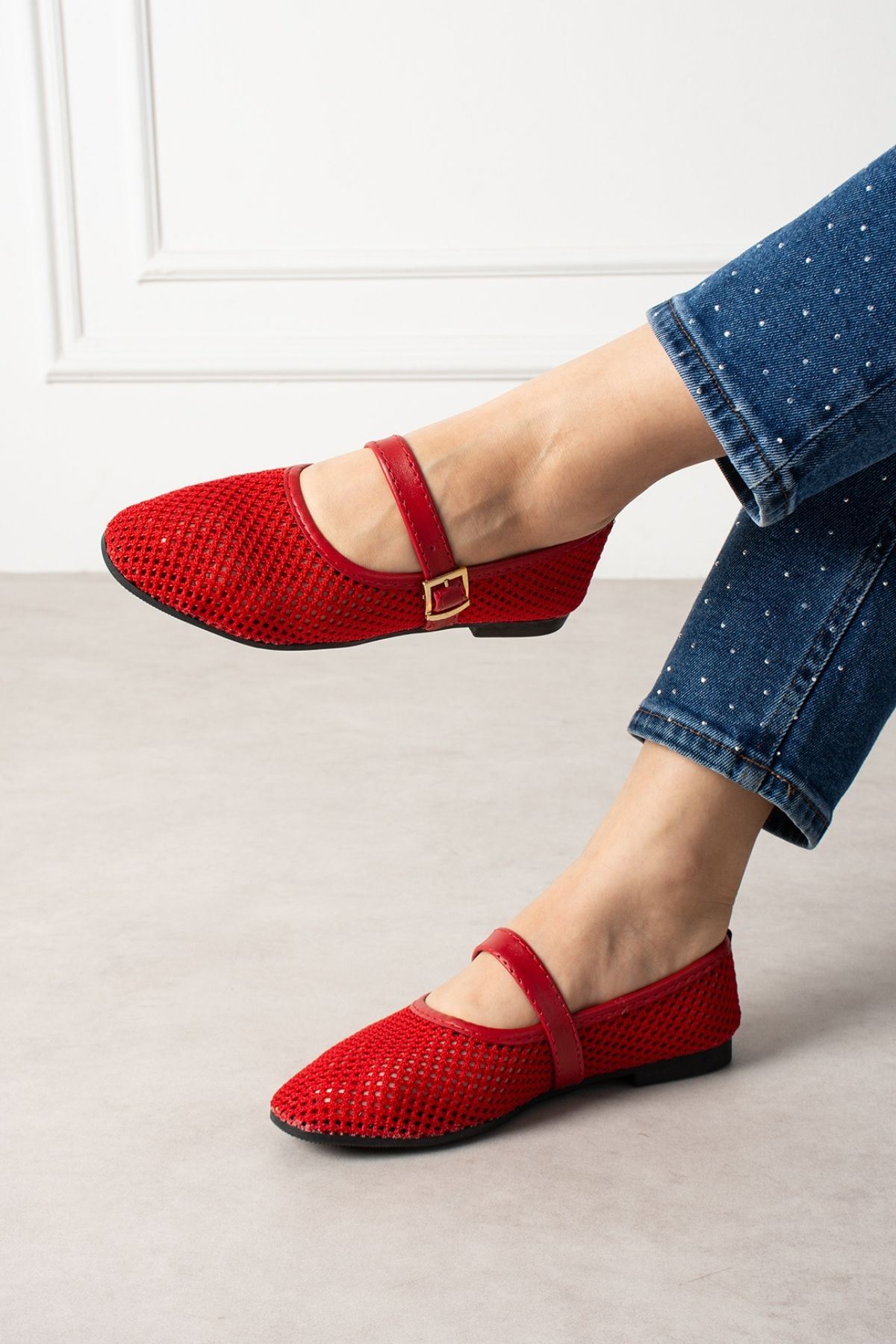 Avila Kırmızı Fileli Gold Tokalı Kemer Bantlı Babet