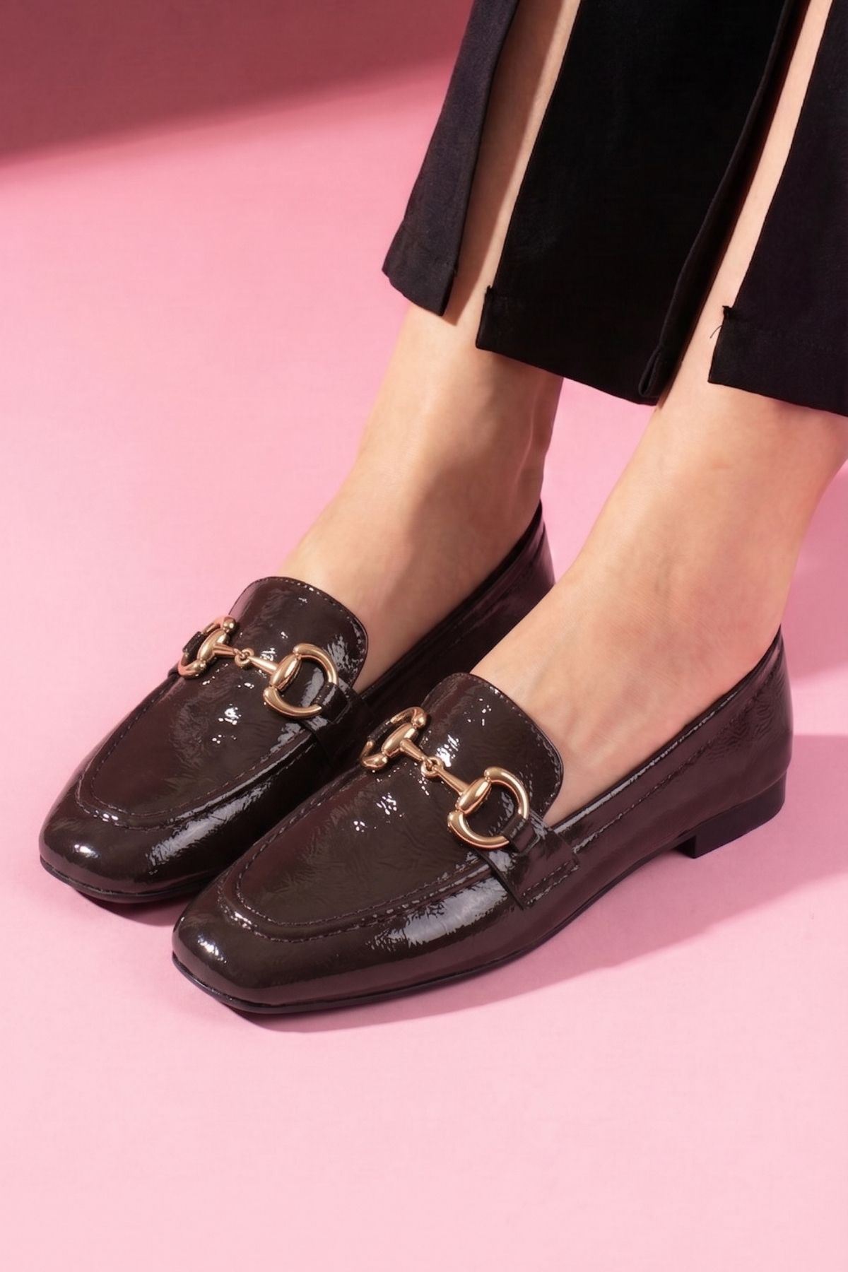 Arven Kahverengi Kırışık Rugan Saraçlı Gold Tokalı Loafer Babet