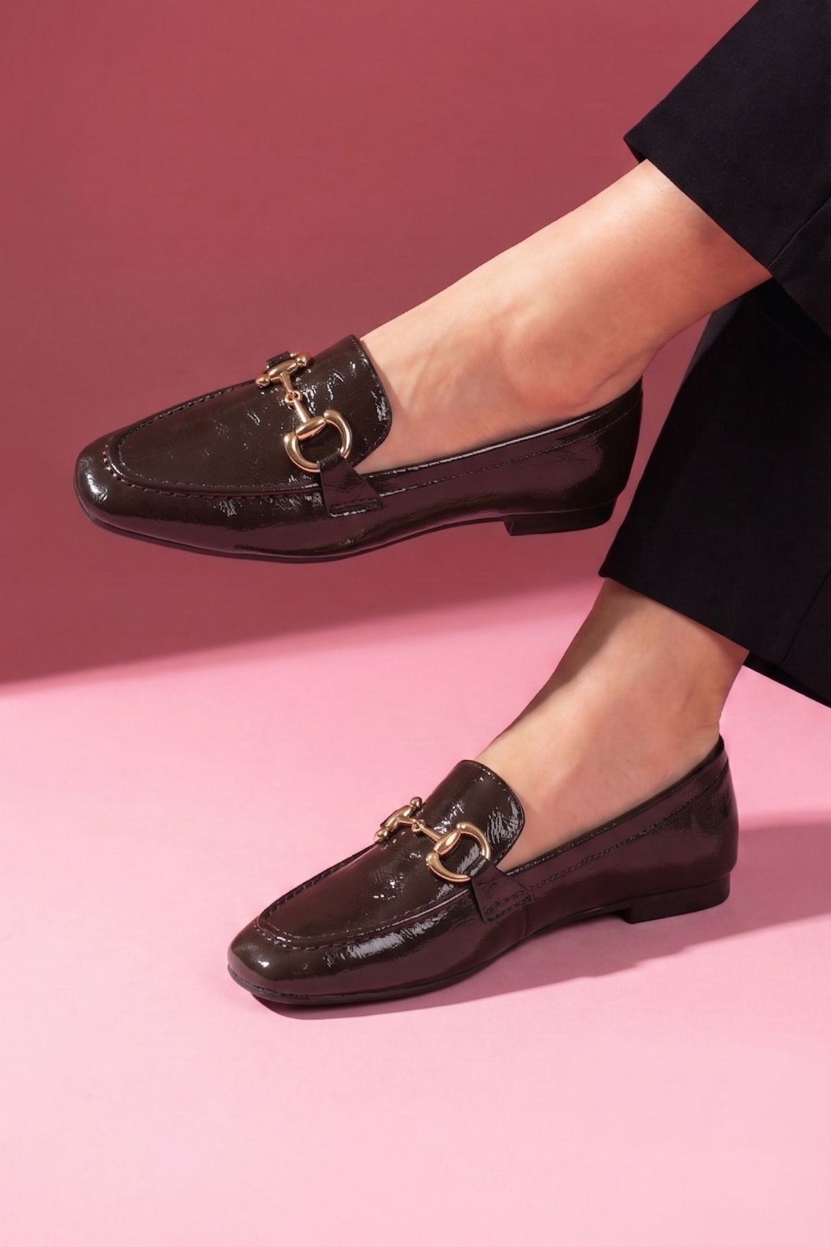 Arven Kahverengi Kırışık Rugan Saraçlı Gold Tokalı Loafer Babet