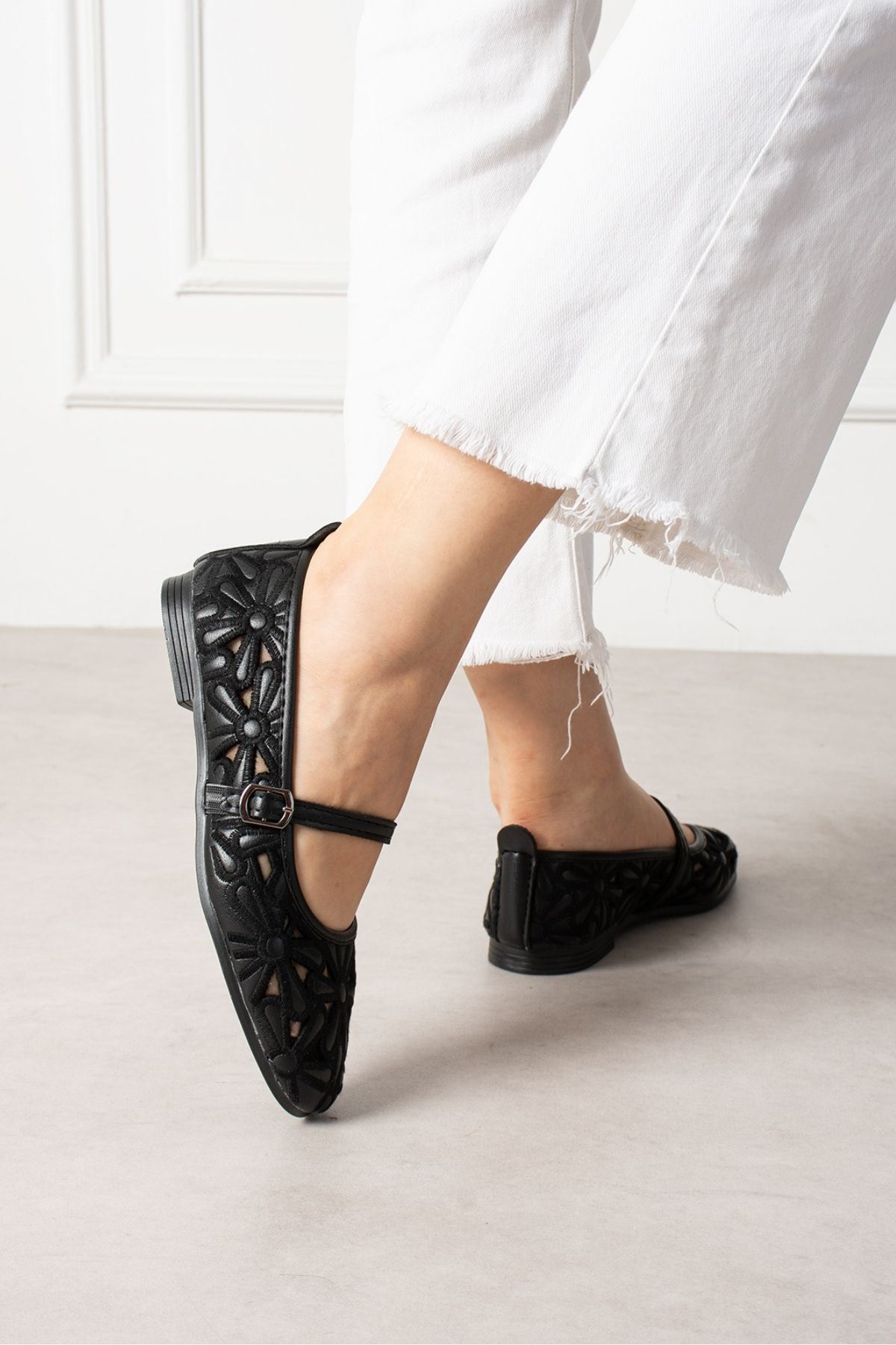 Venosa Siyah Tül Nakışlı Çiçek Desenli Kemerli Premium Babet