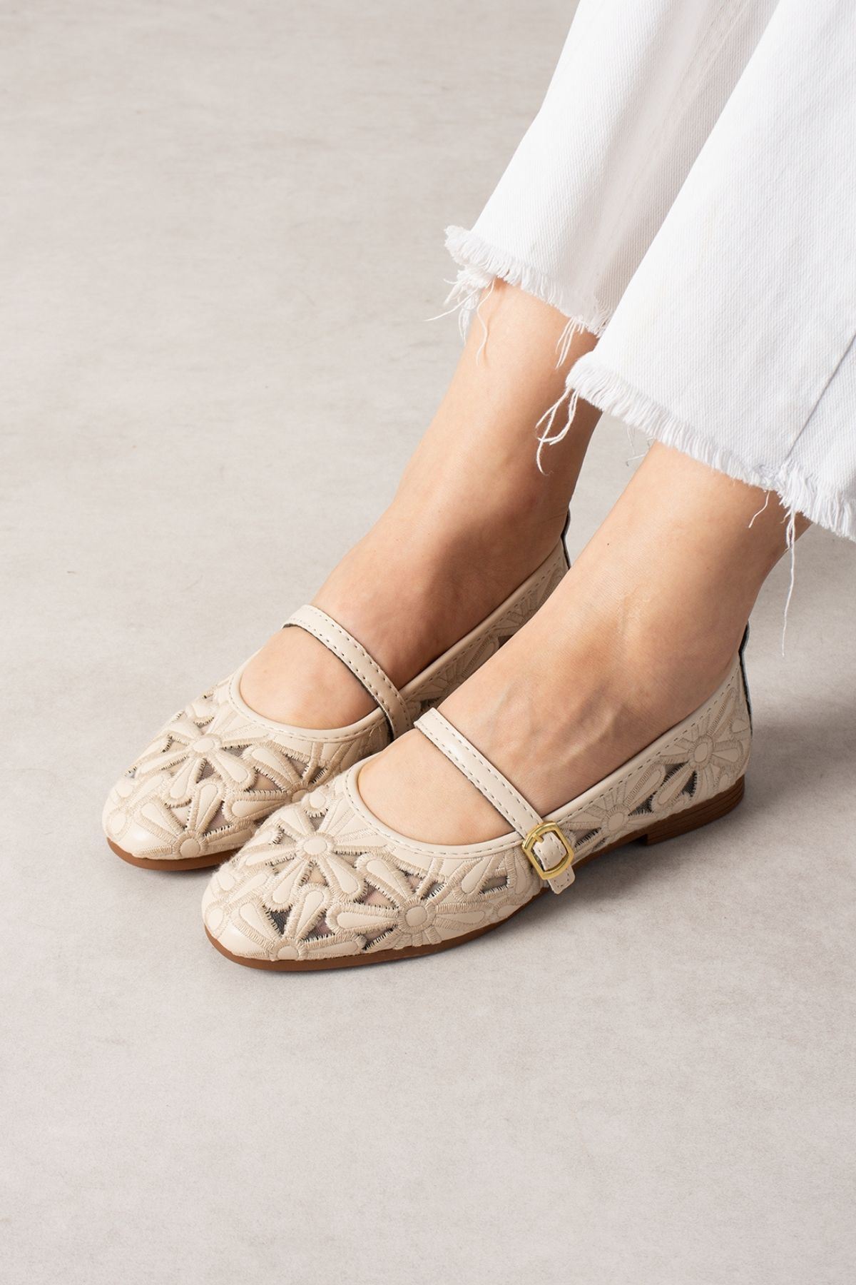 Venosa Bej Tül Nakışlı Çiçek Desenli Kemerli Premium Babet