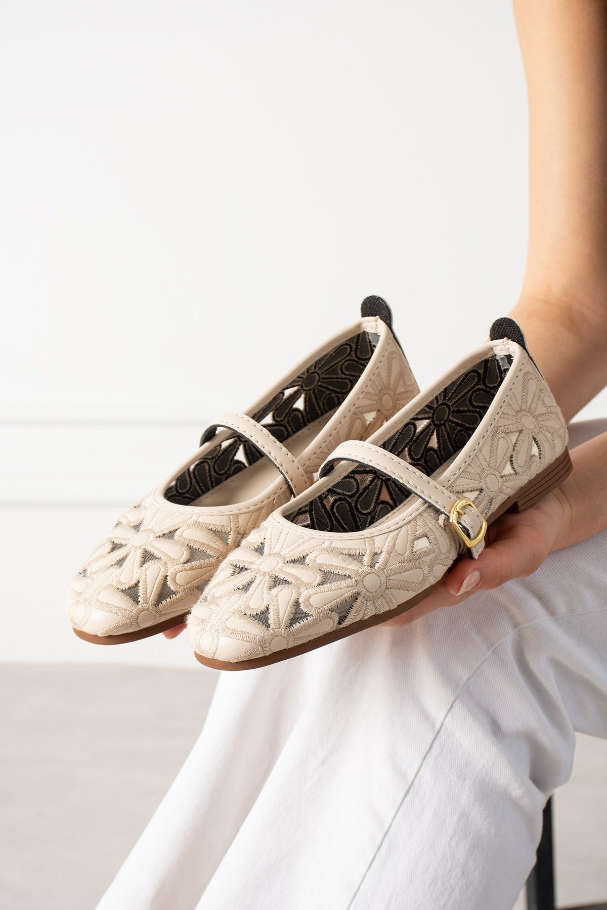 Venosa Bej Tül Nakışlı Çiçek Desenli Kemerli Premium Babet