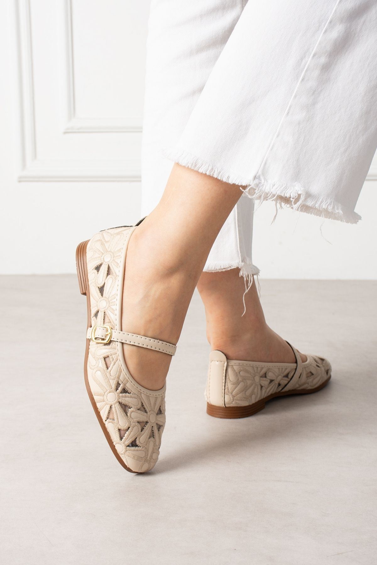 Venosa Bej Tül Nakışlı Çiçek Desenli Kemerli Premium Babet