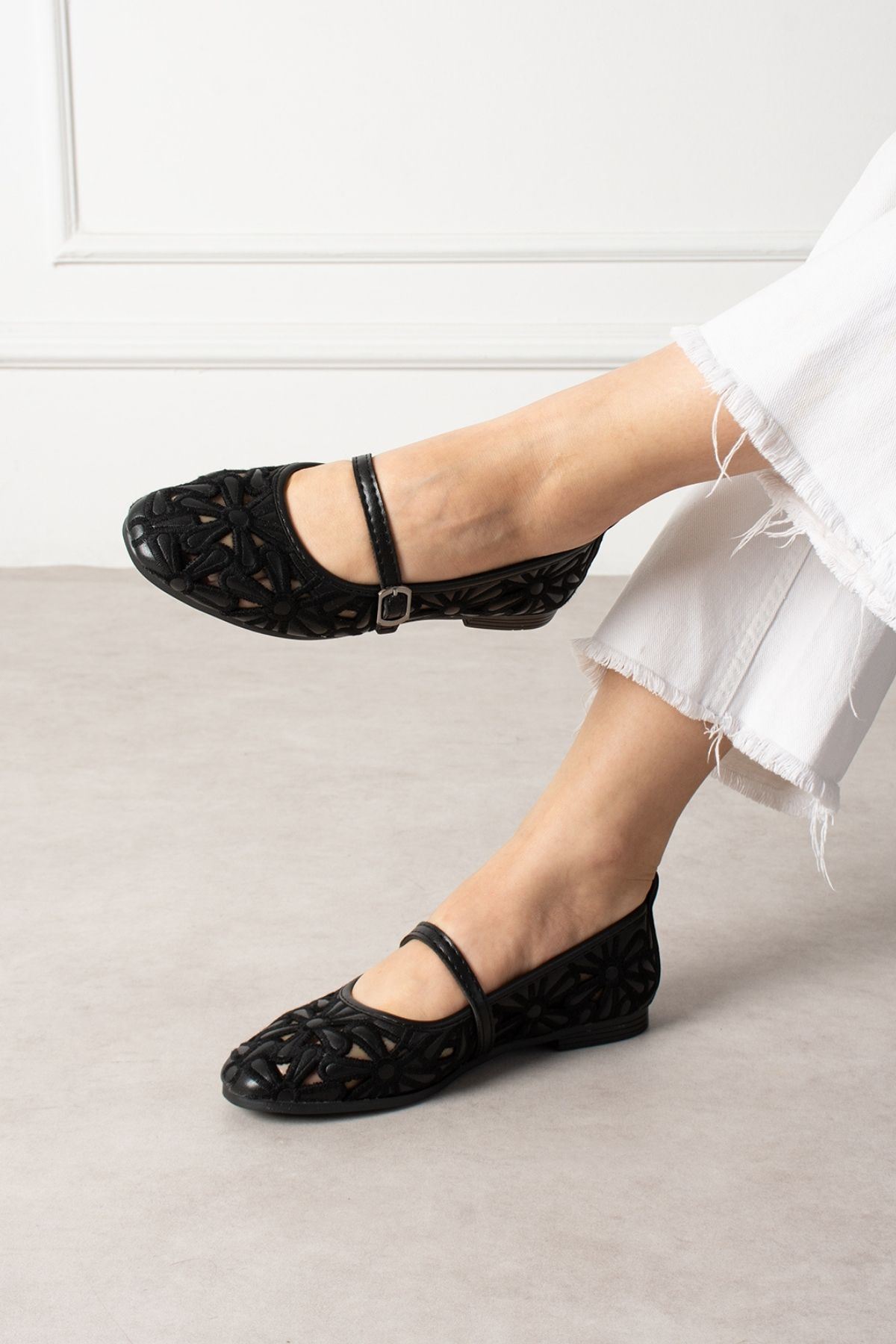 Venosa Siyah Tül Nakışlı Çiçek Desenli Kemerli Premium Babet