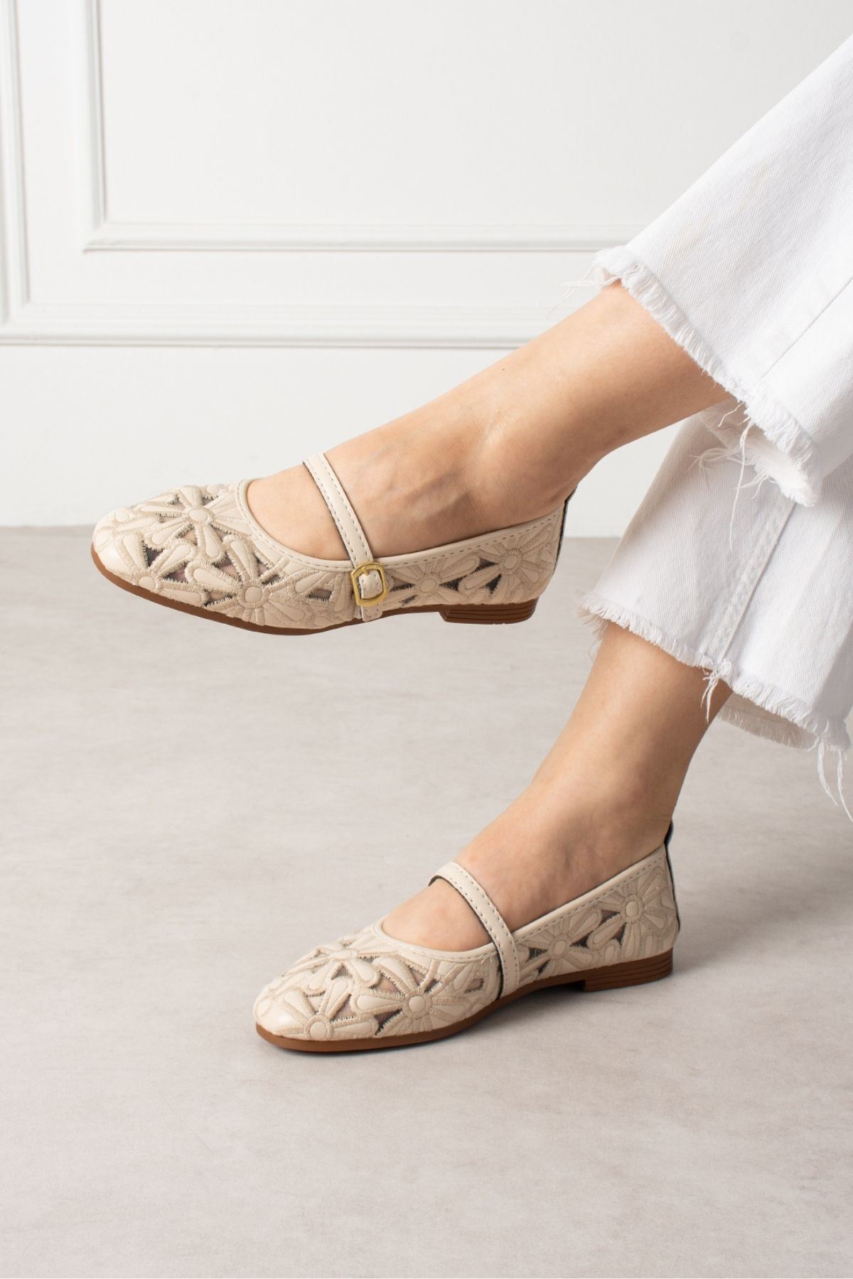 Venosa Bej Tül Nakışlı Çiçek Desenli Kemerli Premium Babet