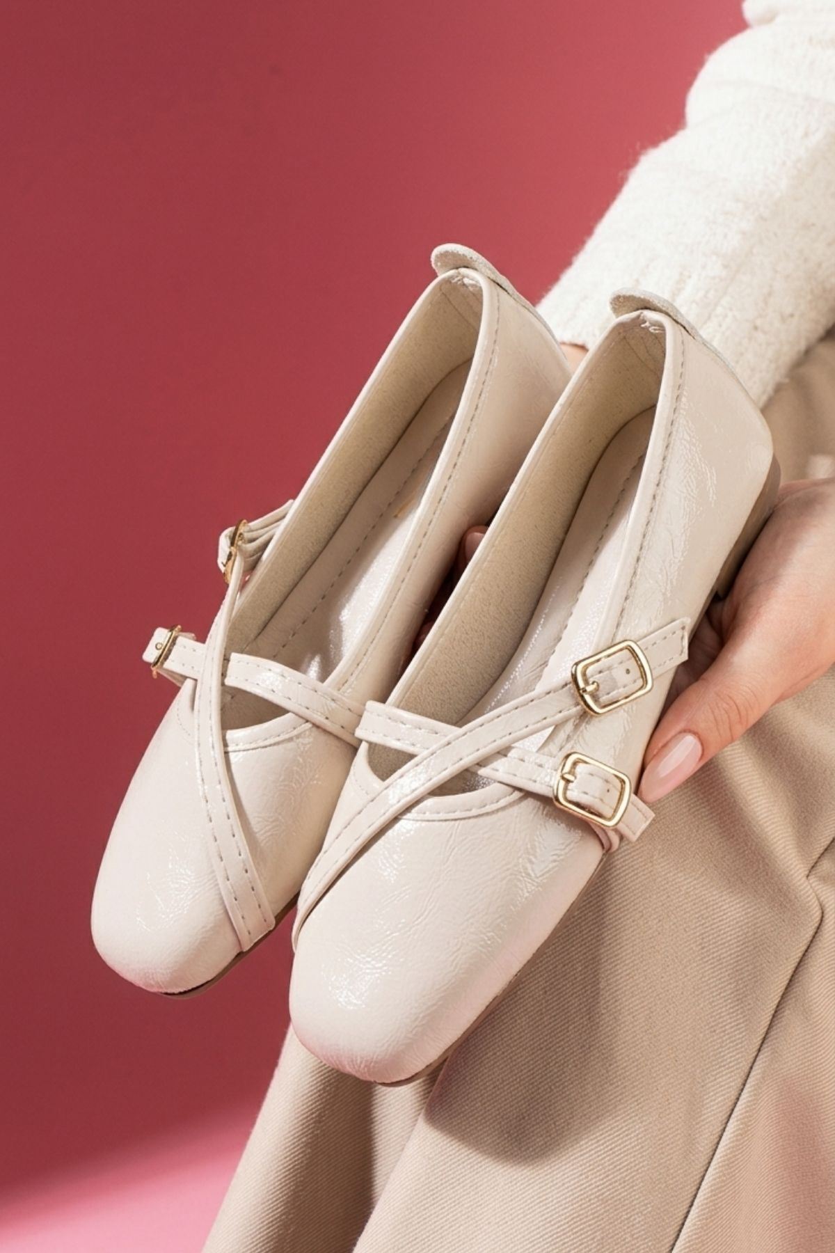 Lucca Bej Kırışık Rugan Gold Tokalı Çapraz Kemerli Babet