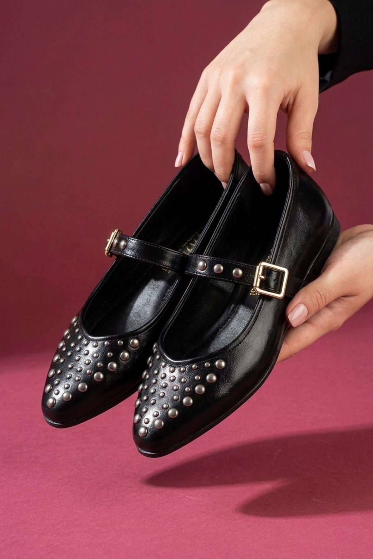 Vasto Siyah Kırışık Rugan Trok Zımbalı Gold Tokalı Sivri Kalıp Babet