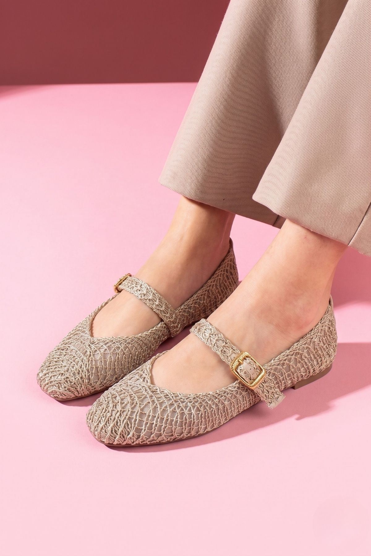 Minori Bej Örgü Dokulu Gold Tokalı Kemerli Triko Babet