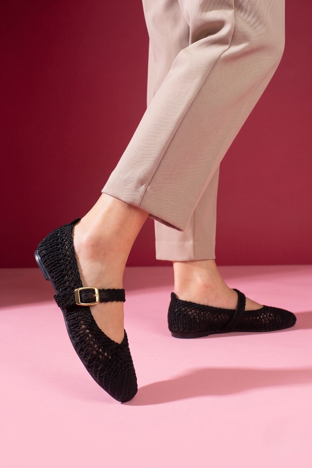 Minori Siyah Örgü Dokulu Gold Tokalı Kemerli Triko Babet