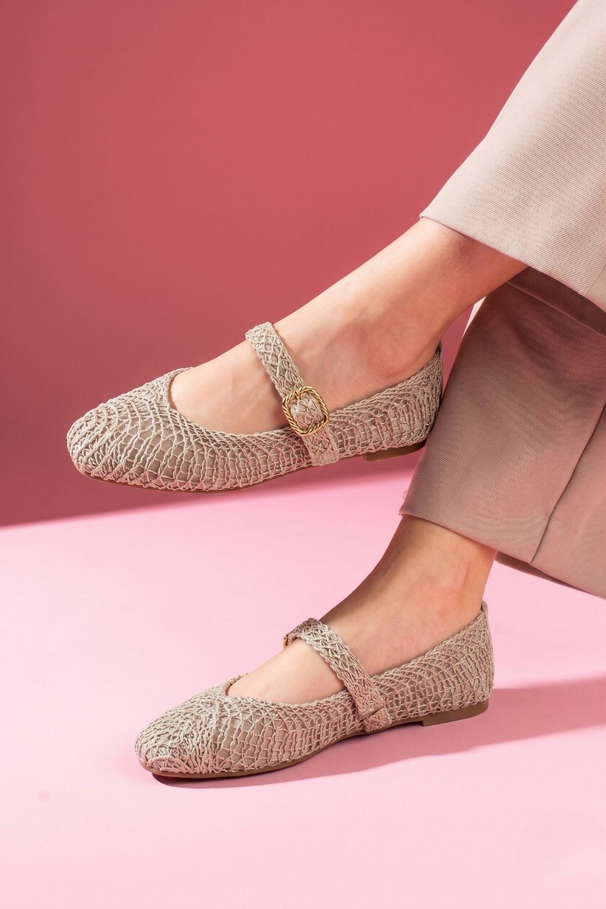 Minori Bej Örgü Dokulu Gold Tokalı Kemerli Triko Babet