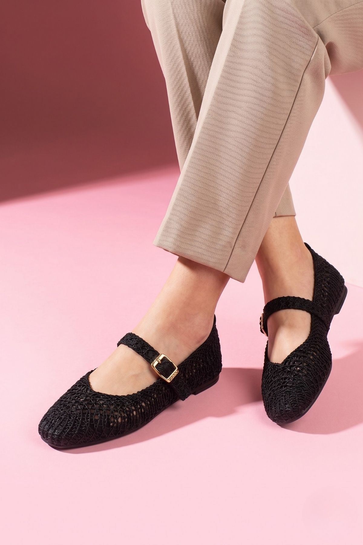 Minori Siyah Örgü Dokulu Gold Tokalı Kemerli Triko Babet