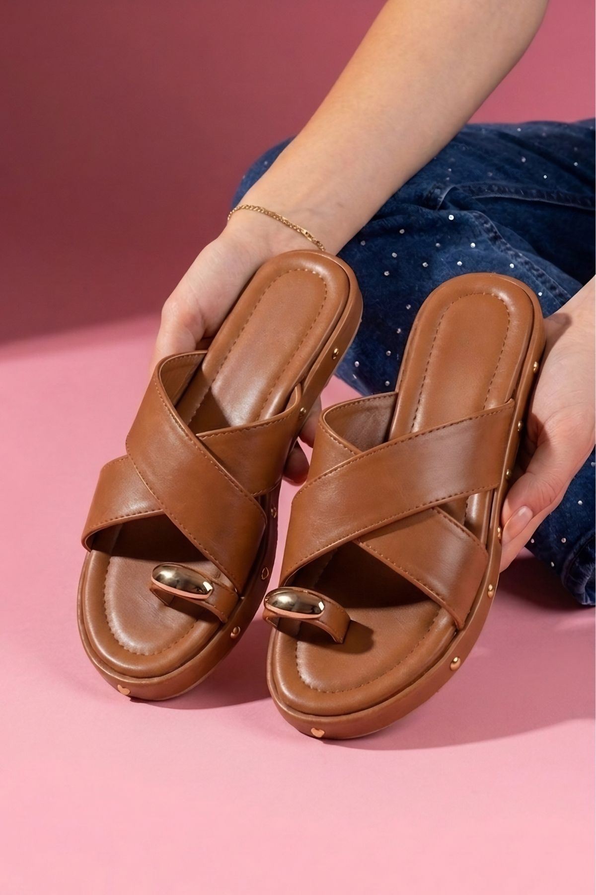 Udine Taba Cilt Parmak Arası Damla Aksesuarlı Çapraz Bantlı Terlik