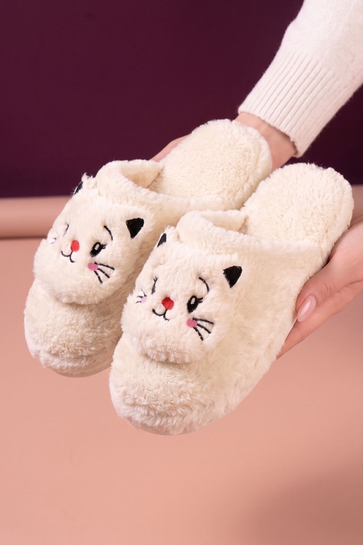 Jeydi Beyaz Kedi Figürlü Peluş Kışlık Kadın Ev Terliği 