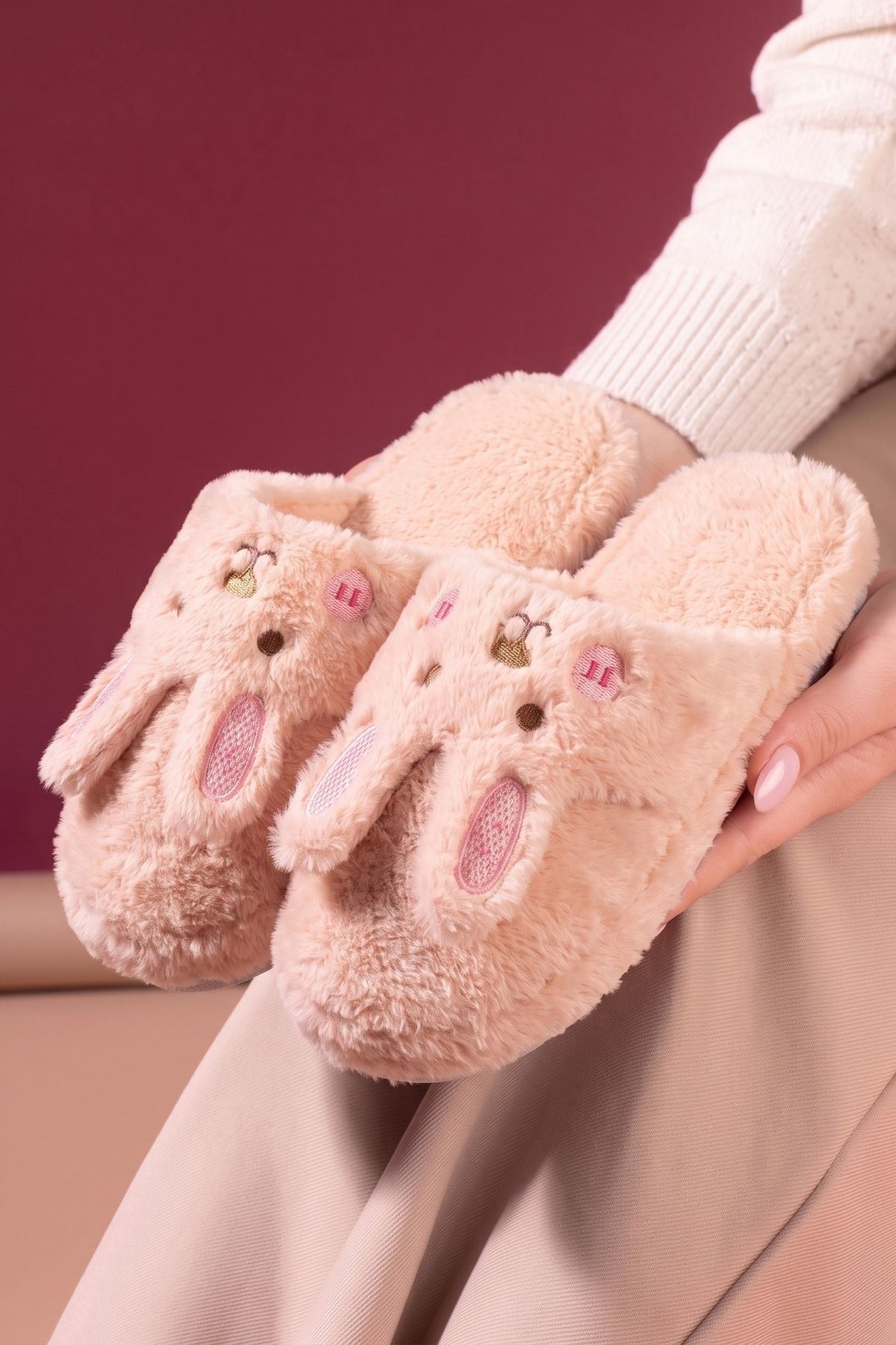 Towy Pudra Tavşan Atkı Detaylı Peluş Kadın Kışlık Ev Terliği
