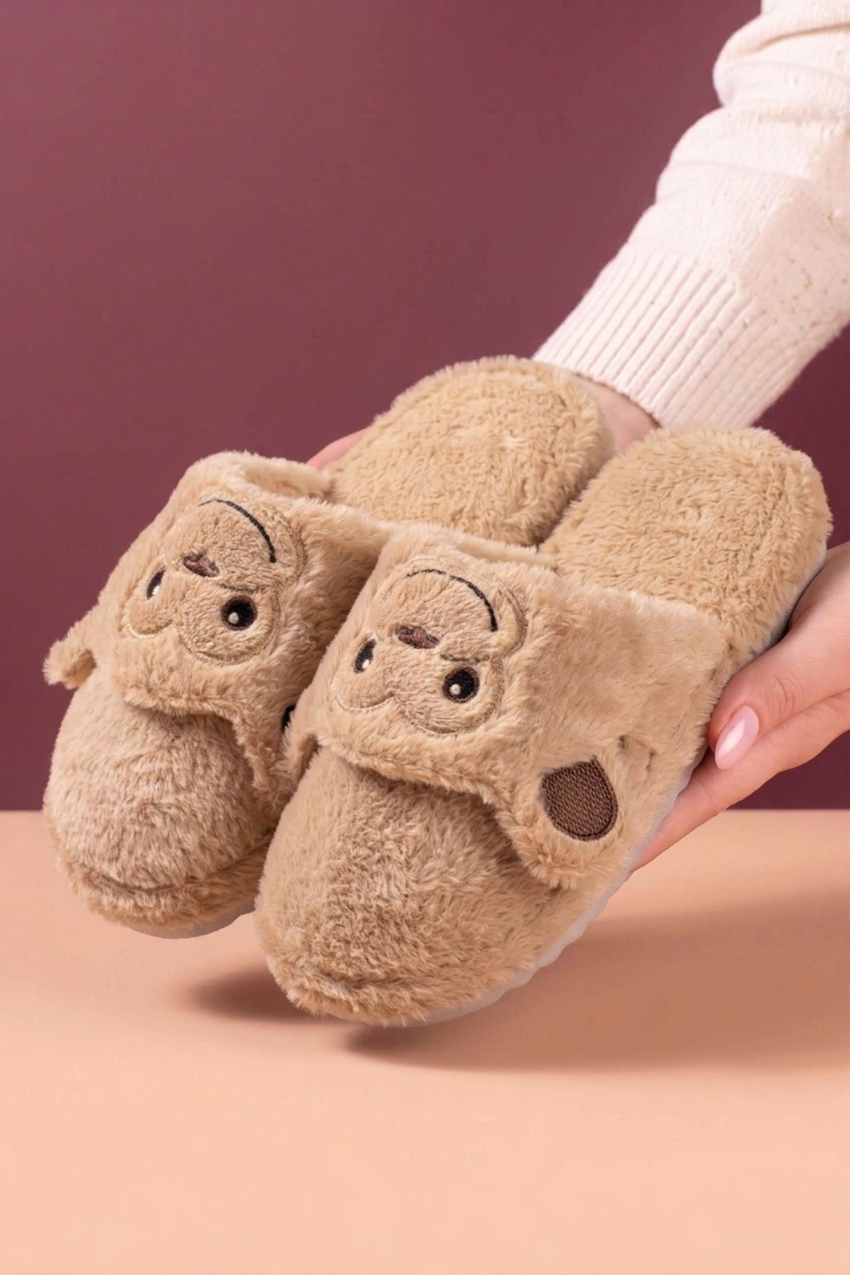 Borni Vizon Maymun Atkı Detaylı Peluş Kadın Kışlık Ev Terliği 