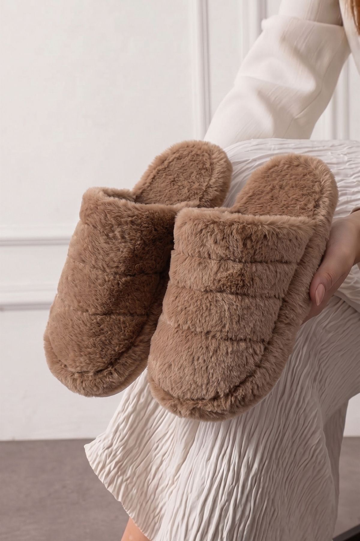 Plampi Vizon Çizgi Detaylı Peluş Kadın Kışlık Ev Terliği