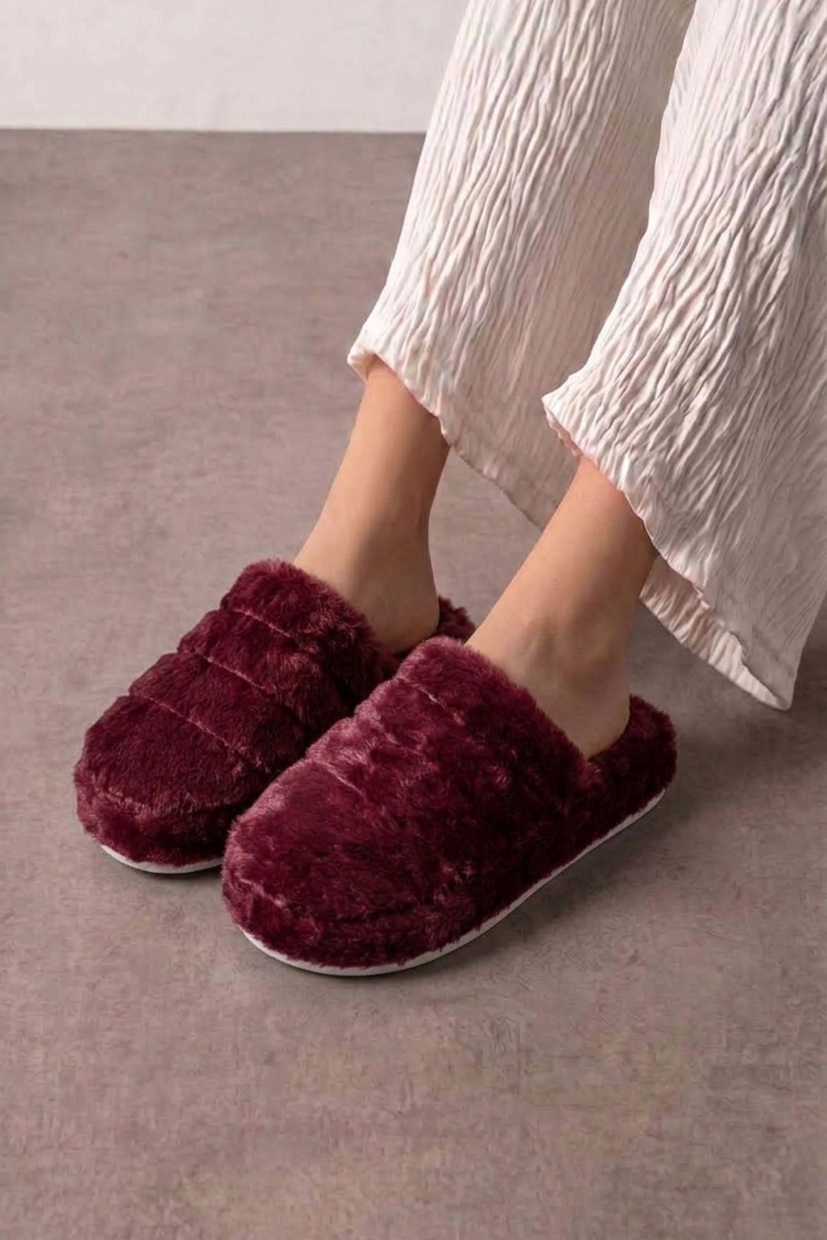 Plampi Bordo Çizgi Detaylı Peluş Kadın Kışlık Ev Terliği