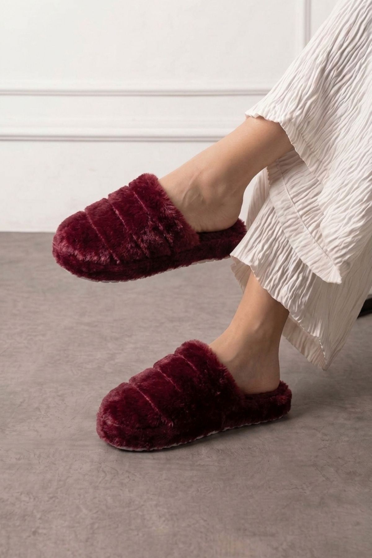 Plampi Bordo Çizgi Detaylı Peluş Kadın Kışlık Ev Terliği